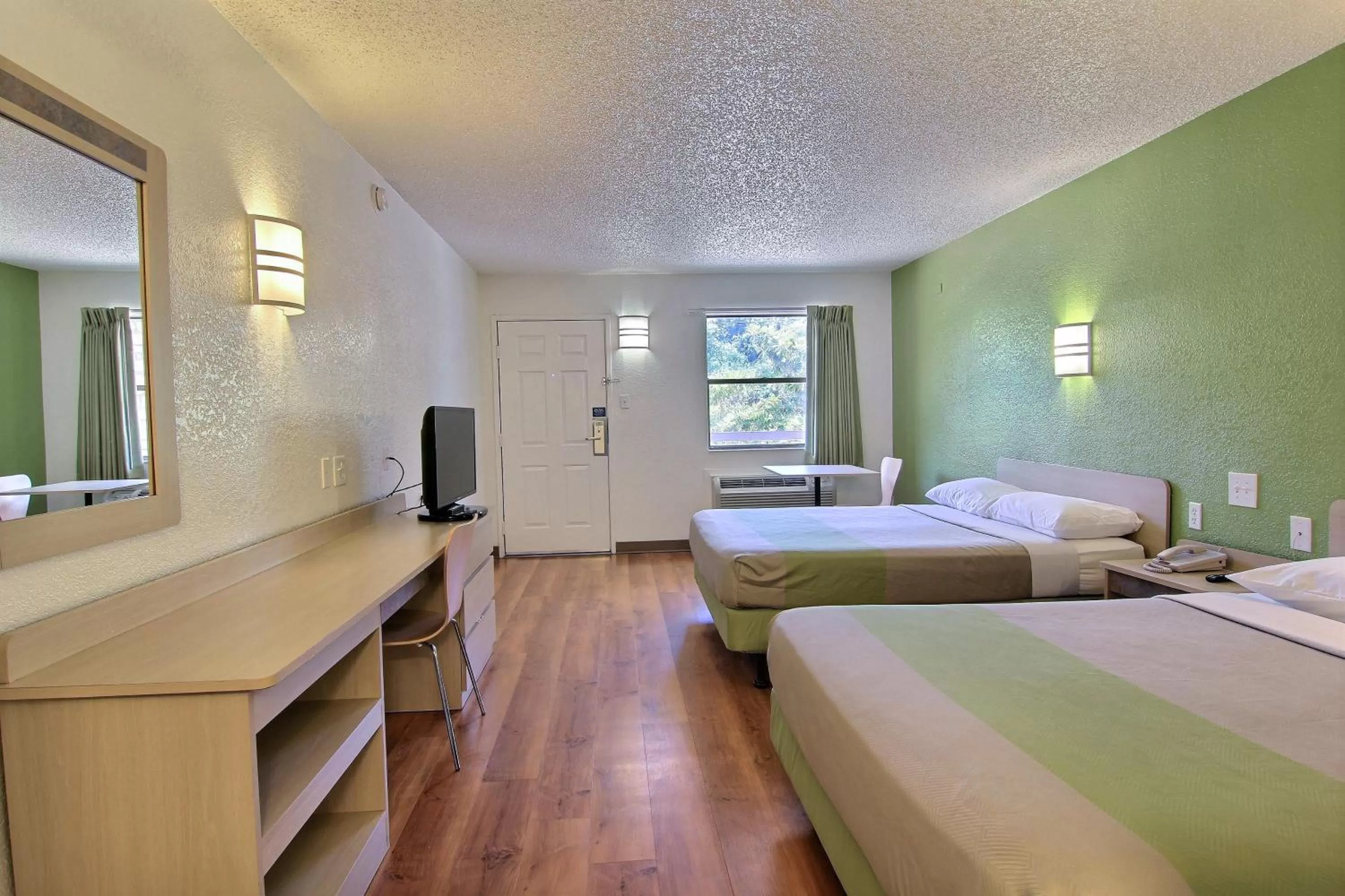 Bedroom, Bed in Motel 6 Austin, TX - Central Downtown UT