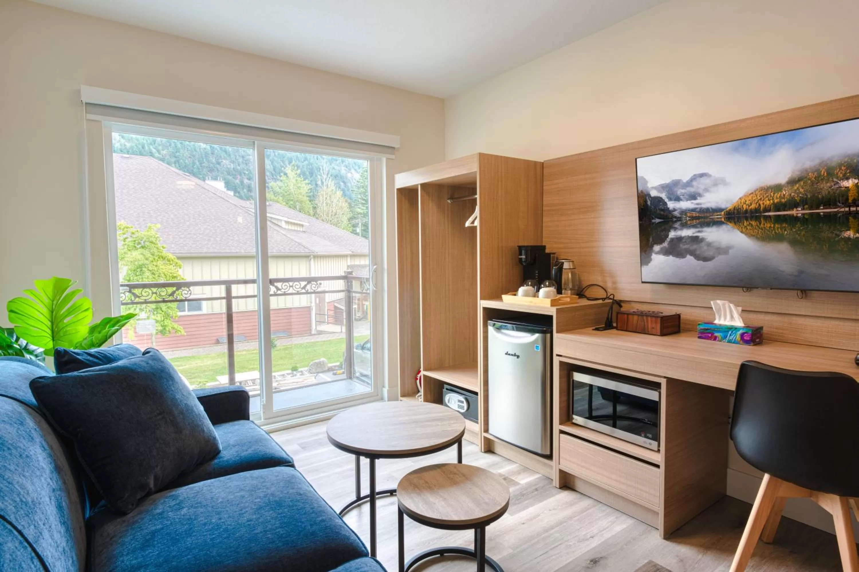 TV and multimedia in Harrison Grand Motel