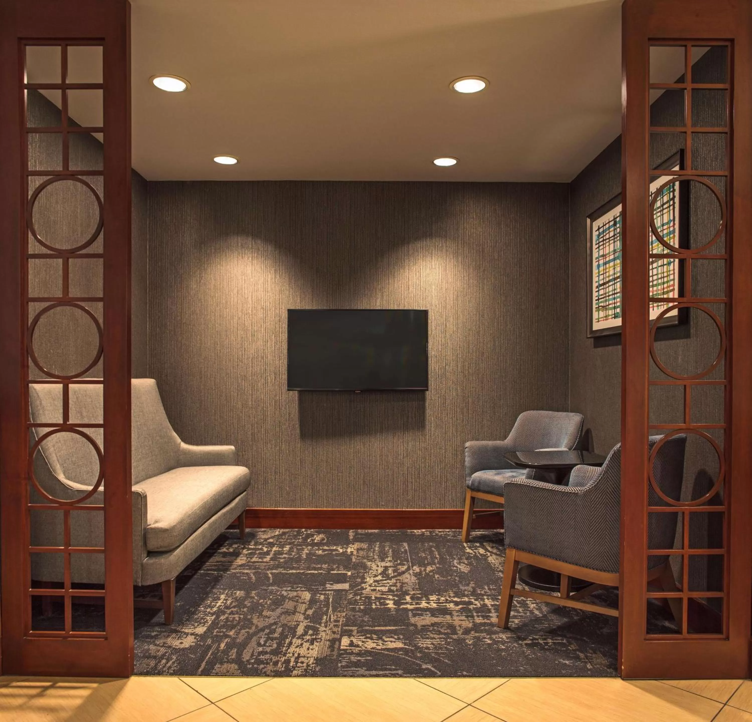 Lounge or bar in Hyatt Place Cincinnati Blue Ash