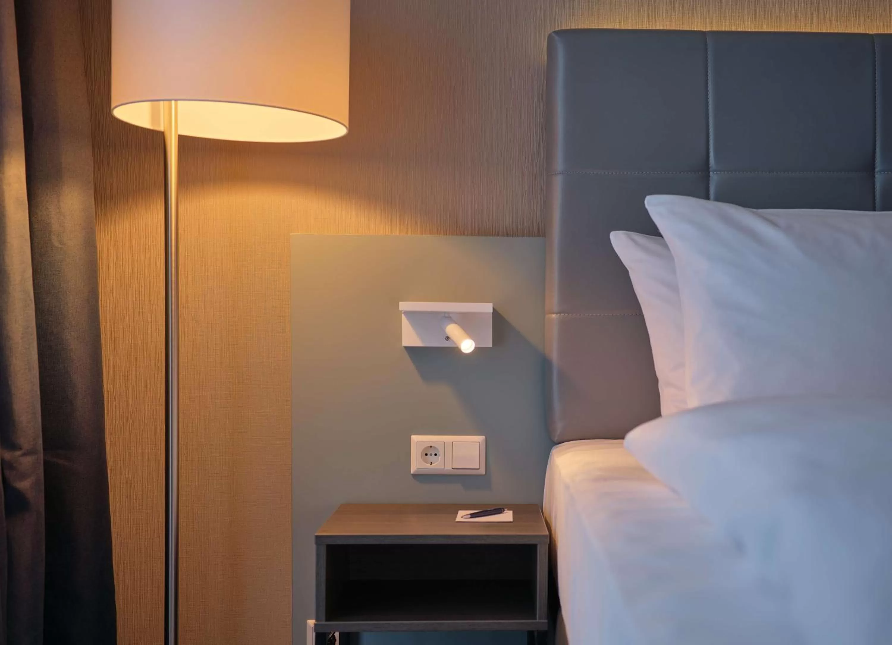 Bedroom, Bed in Dorint Parkhotel Frankfurt / Bad Vilbel