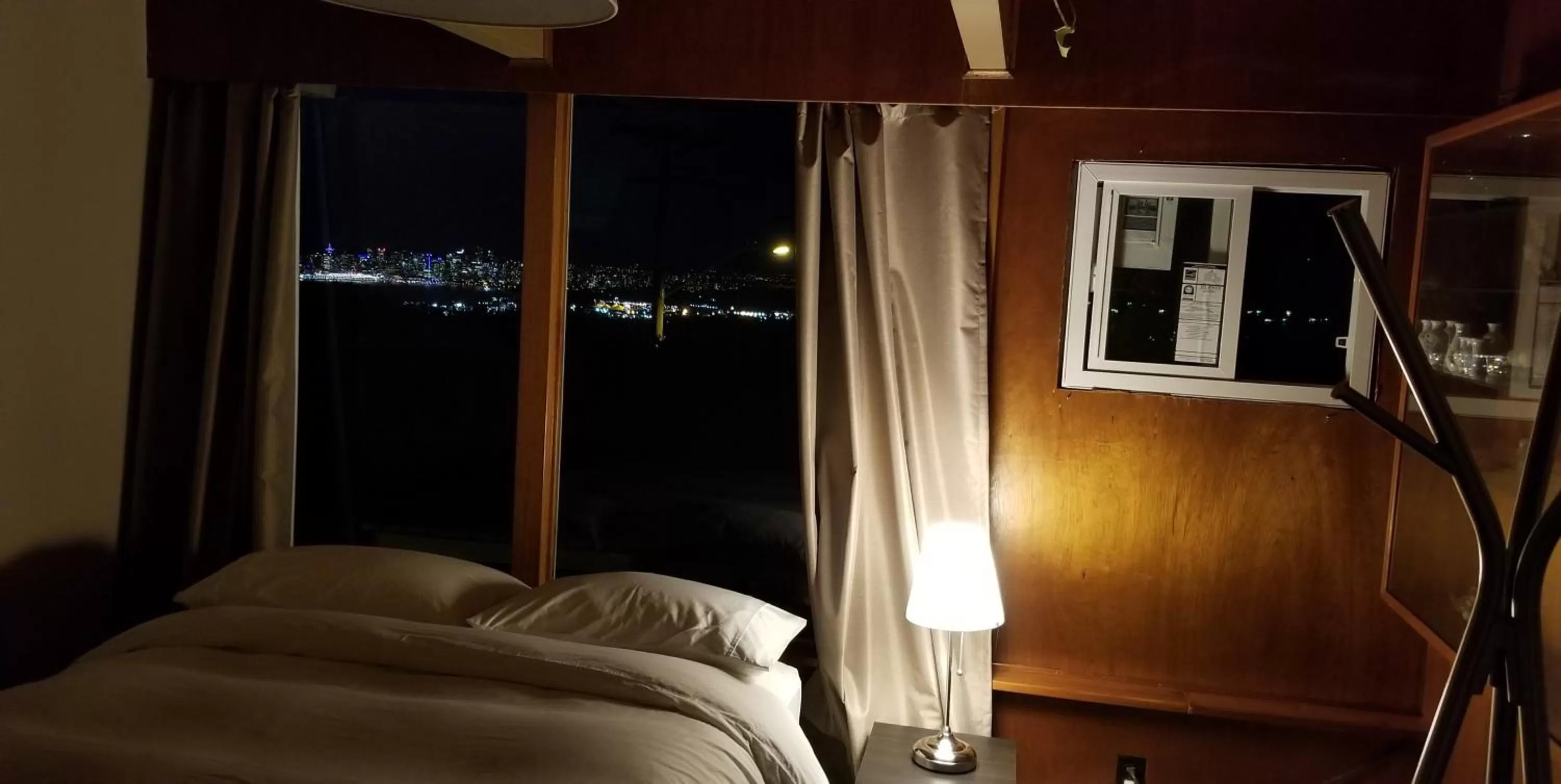 Bed in City Gardens Suites B&B