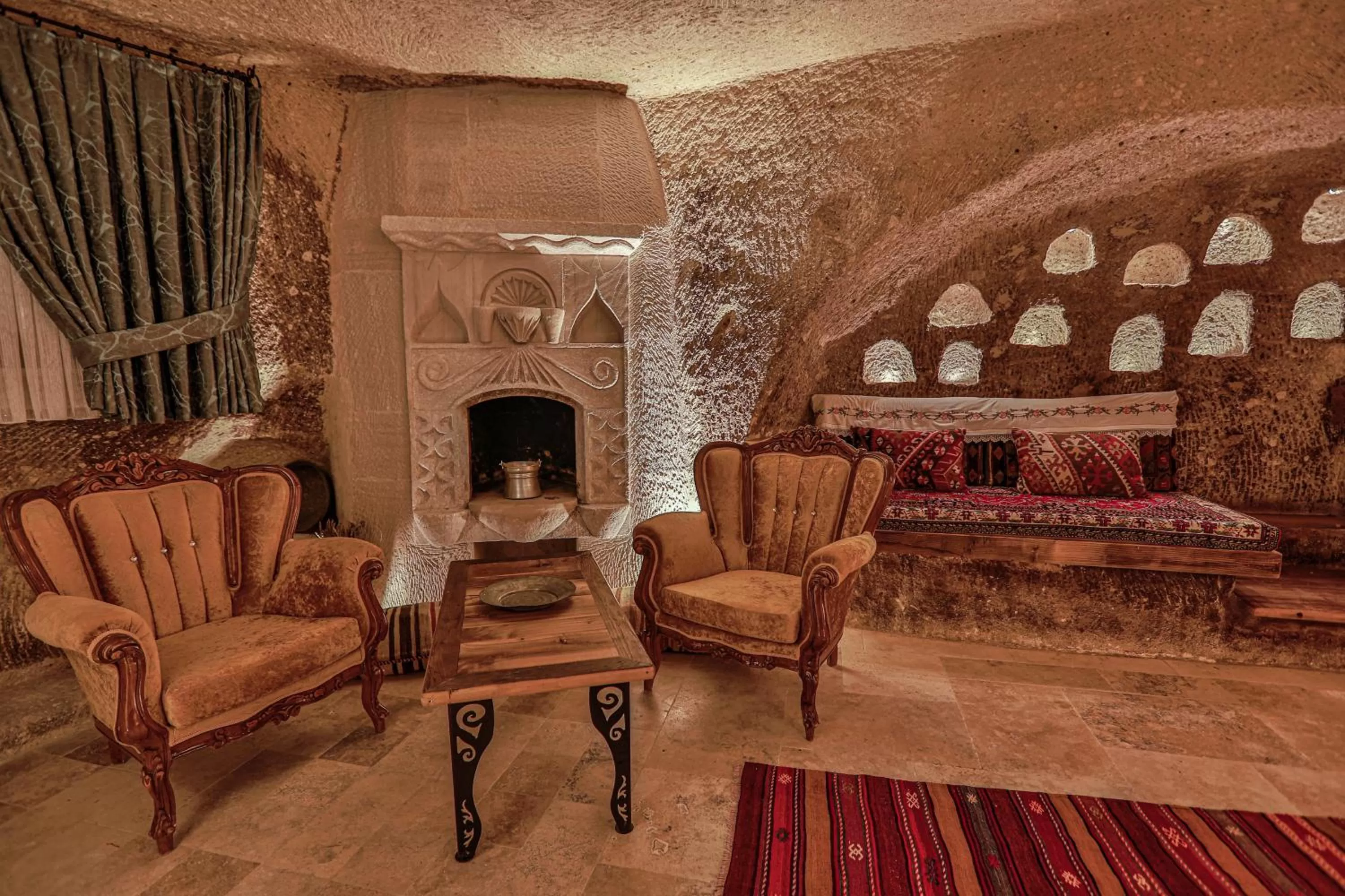 flat iron in Şah Saray Cave Suites Halal Hotel