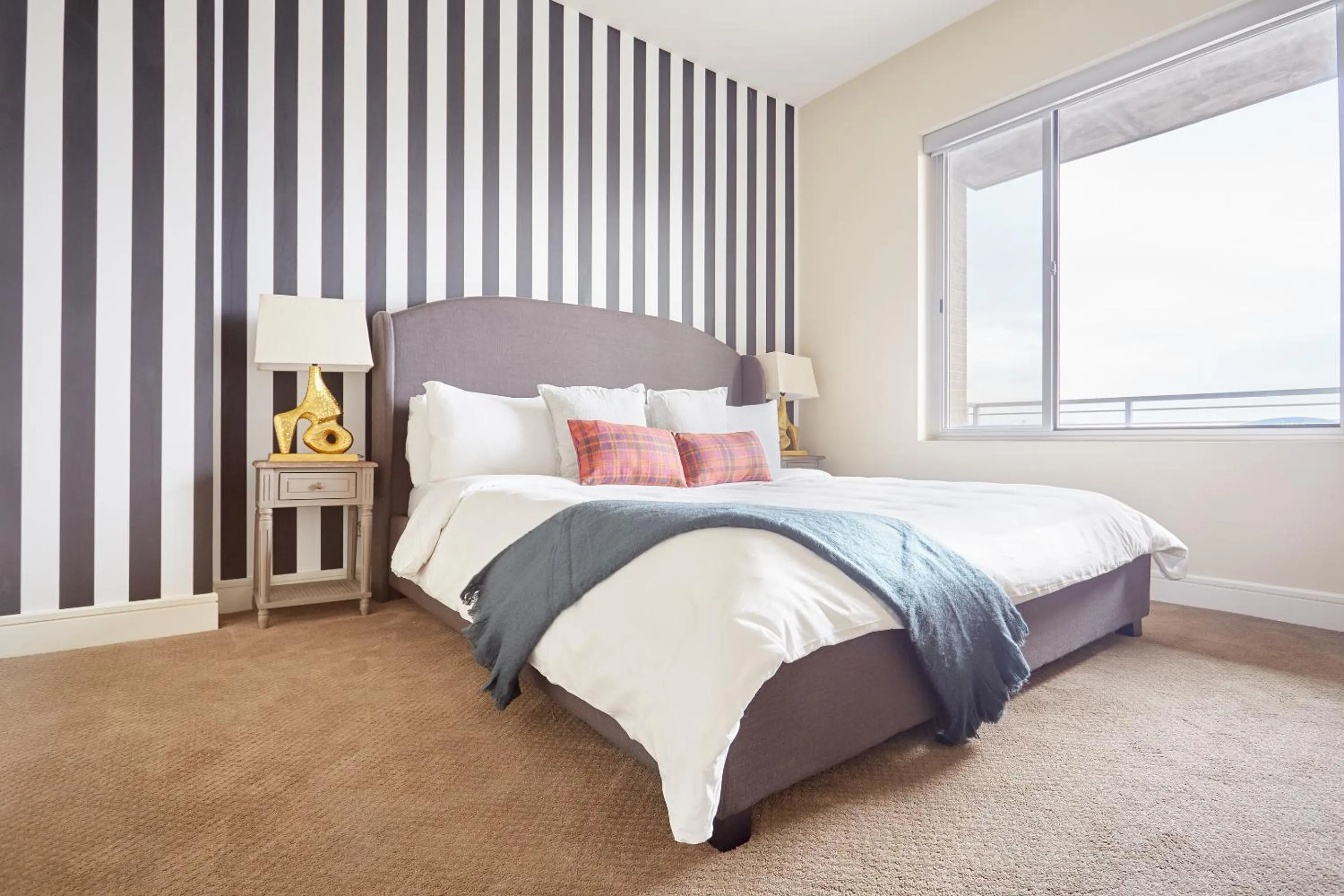 Living room, Bed in Sonder at The Catherine