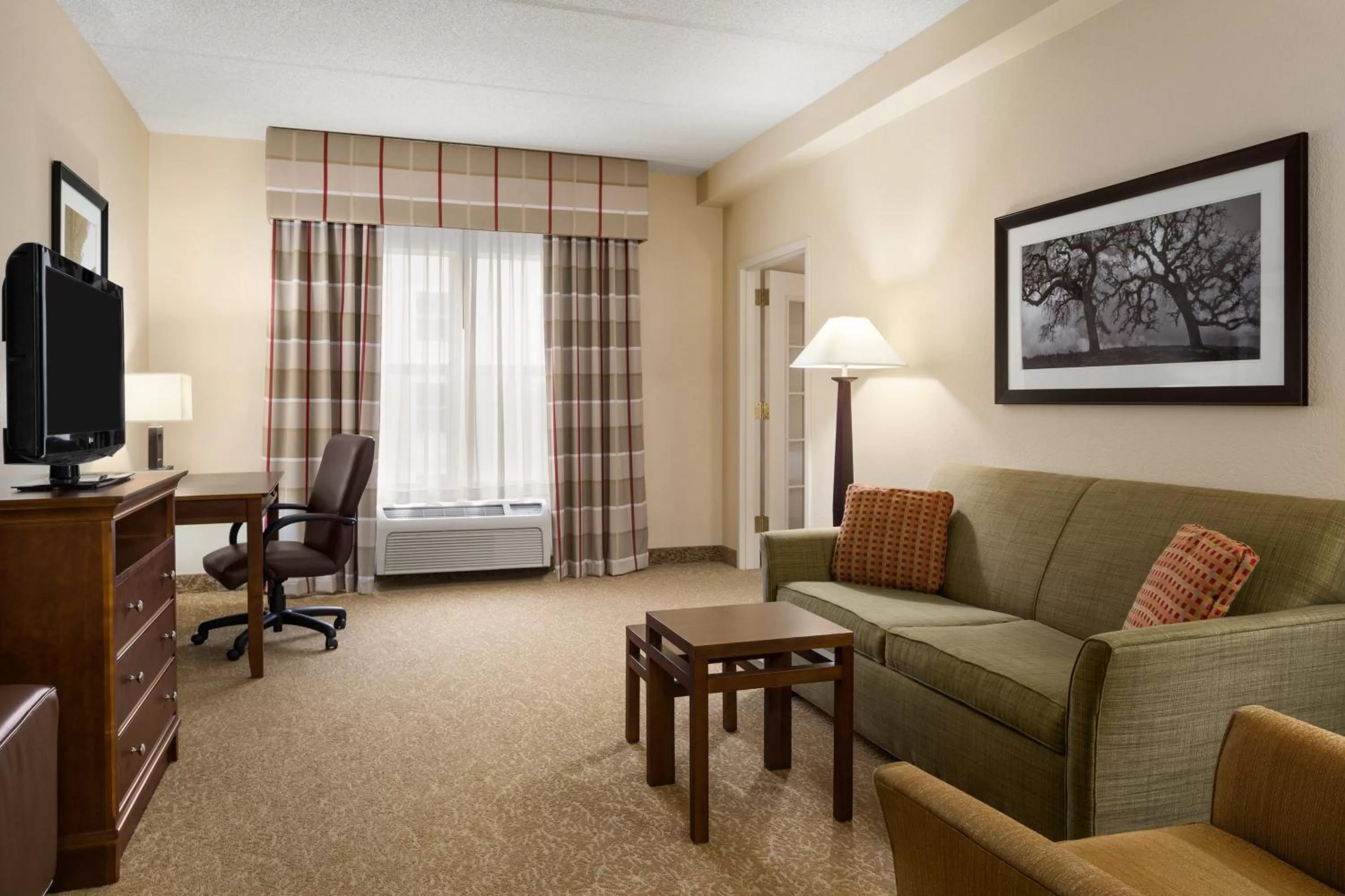 Living room in Country Inn & Suites by Radisson, Anderson, SC