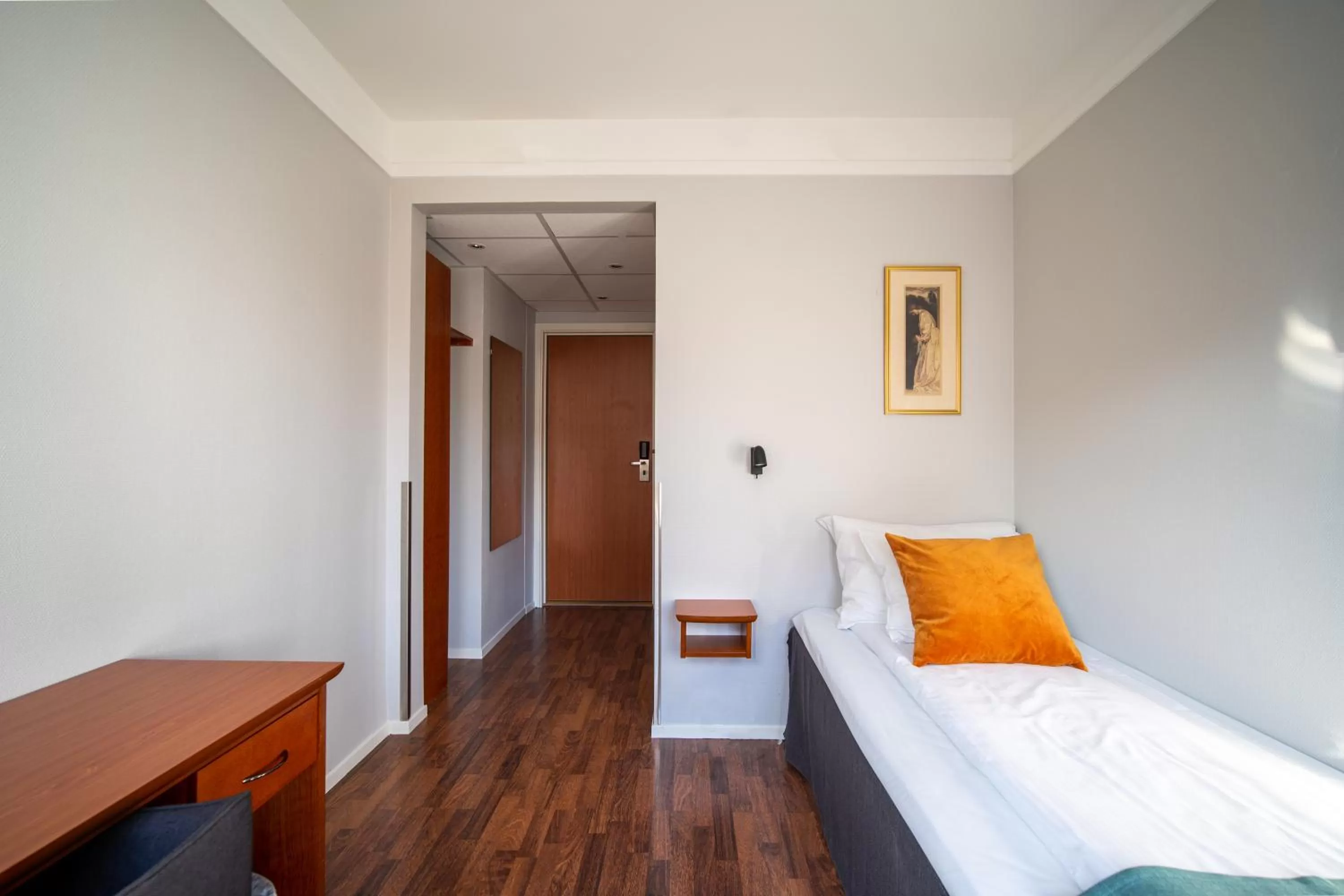 Bed in Enter Amalie Hotel