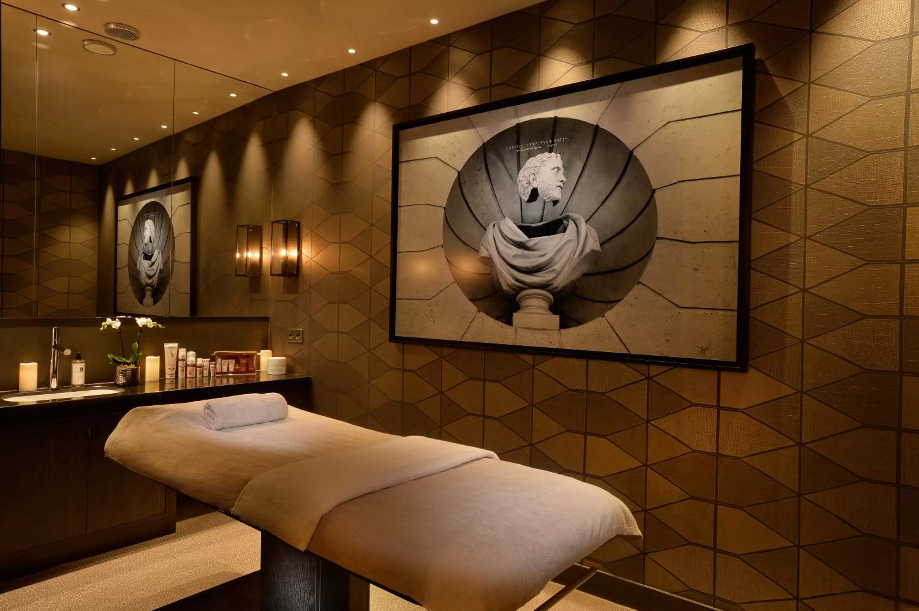 Massage in Hotel La Lanterne & Spa By Timhotel