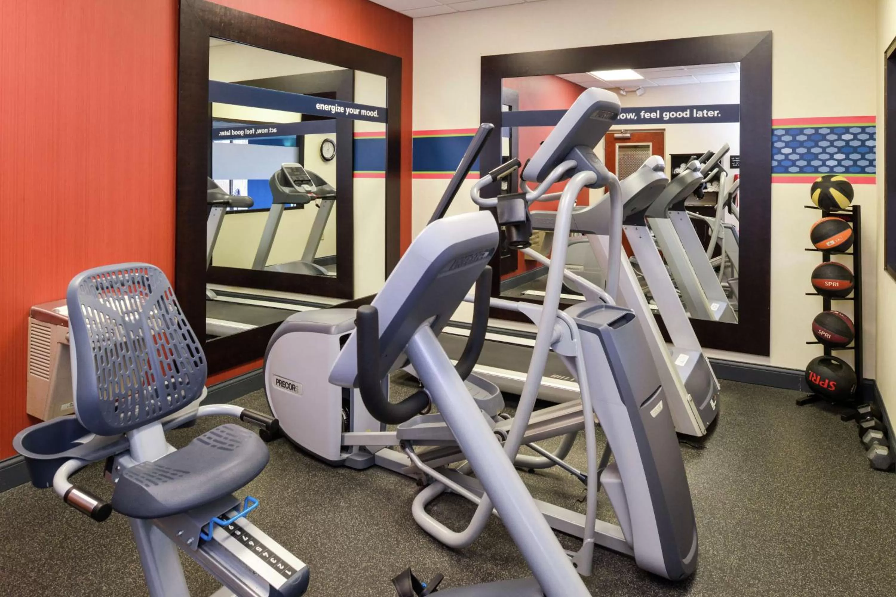 Fitness centre/facilities in Hampton Inn & Suites Wilmington