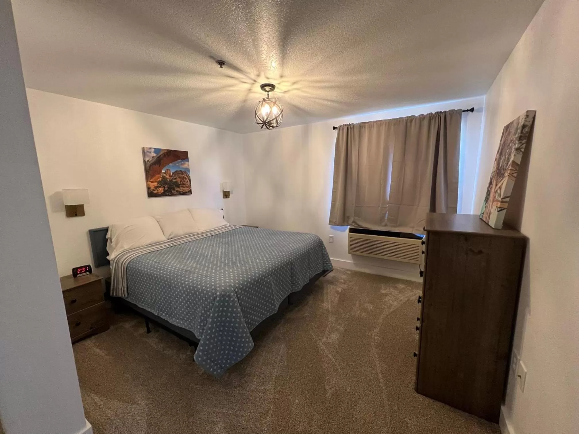 Bed in Arch Canyon Inn