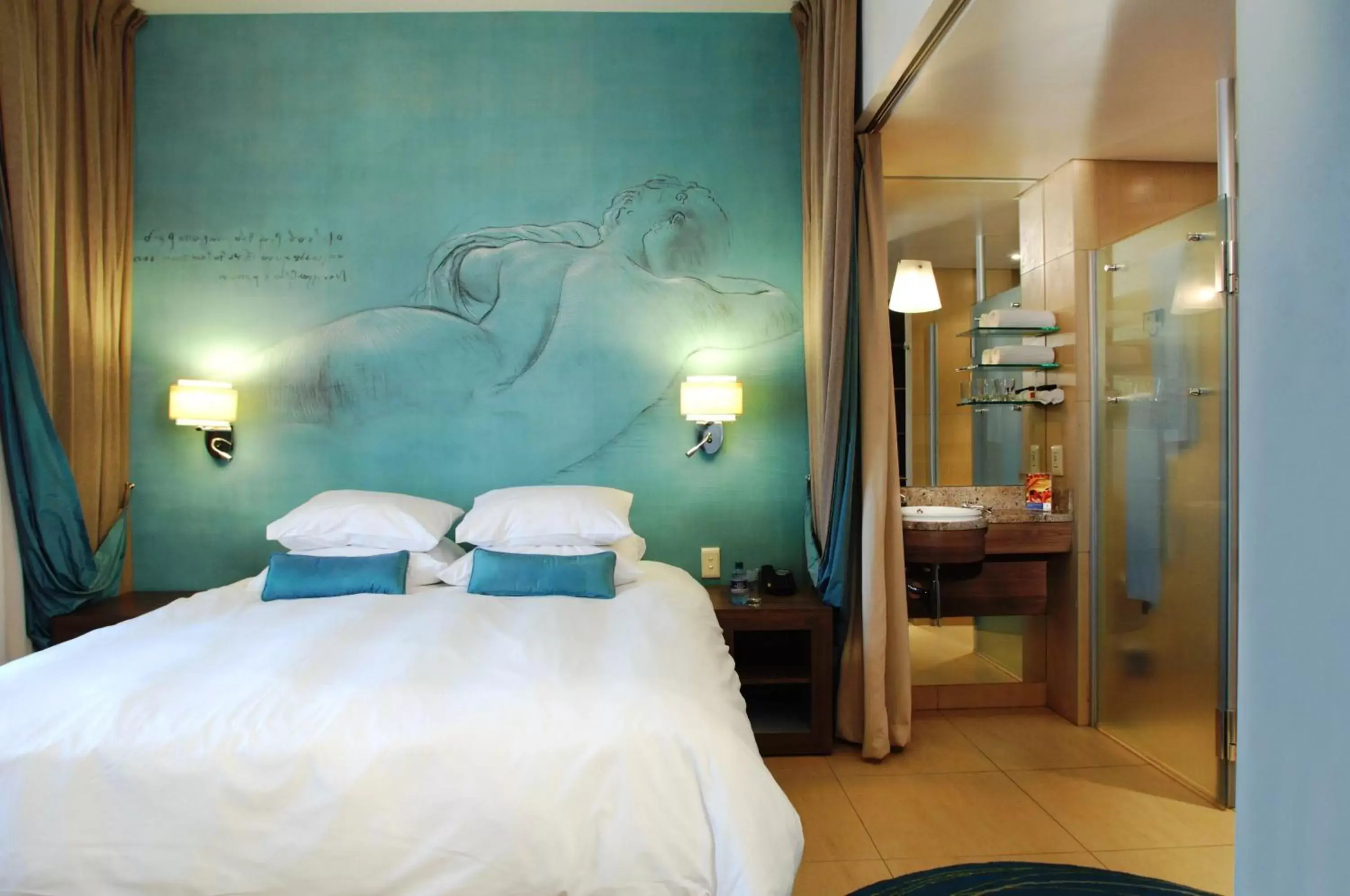 Superior King Room - single occupancy in Metcourt at Emperors Palace Superior King Room - single occupancy in Metcourt at Emperors Palace