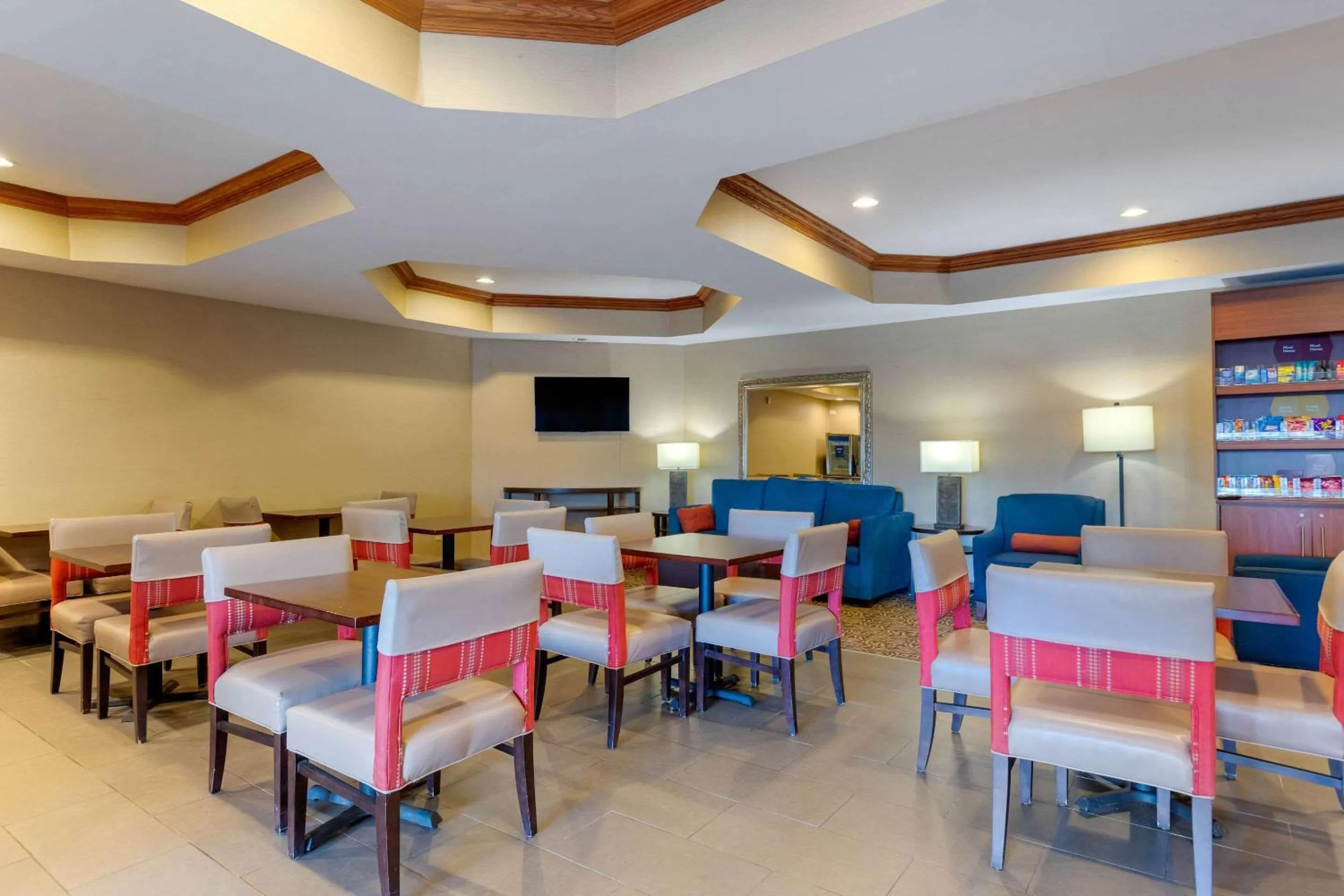 Restaurant/places to eat in Comfort Suites South Haven near I-96