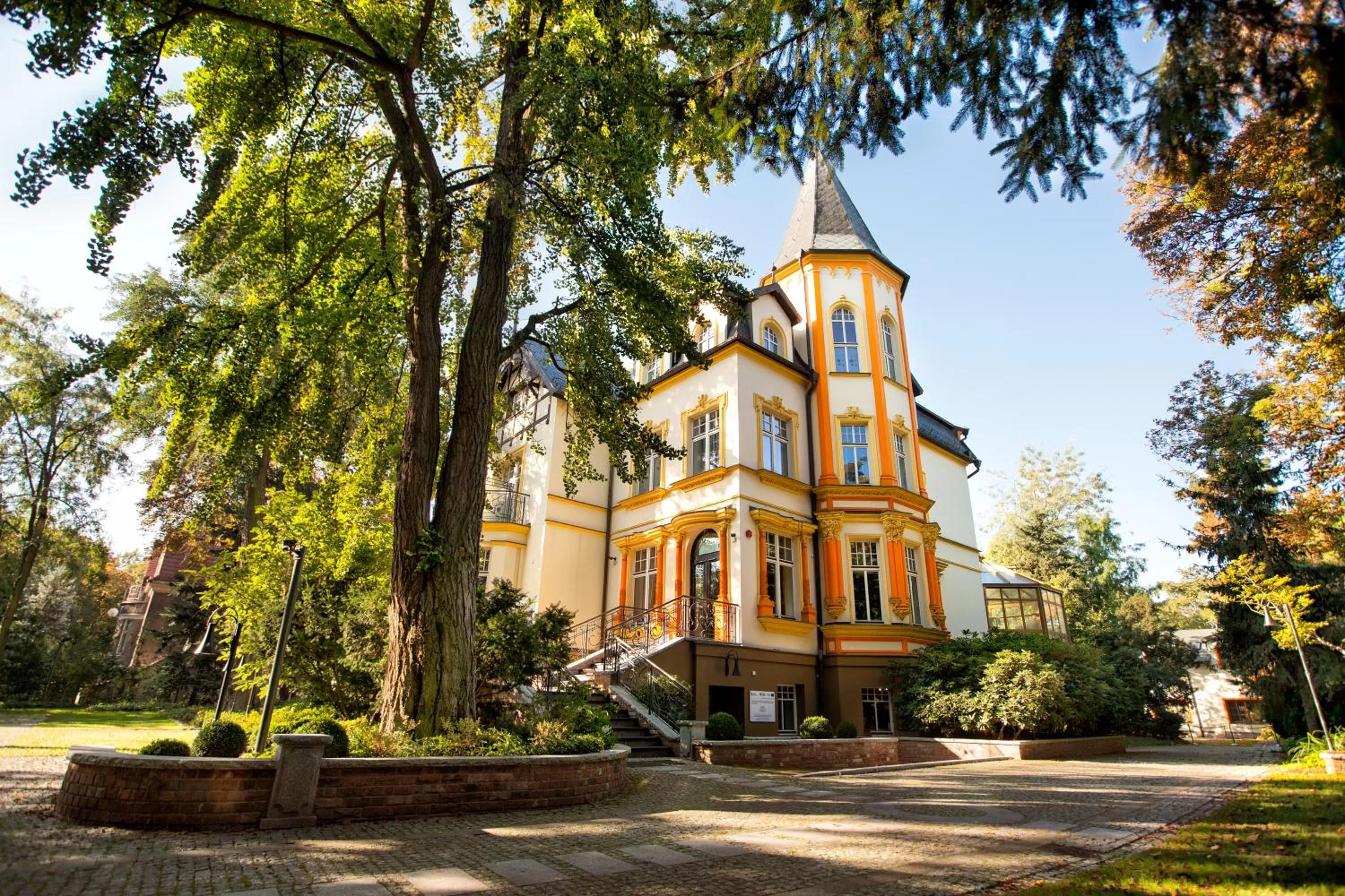 Facade/entrance, Property Building in Grape Hotel