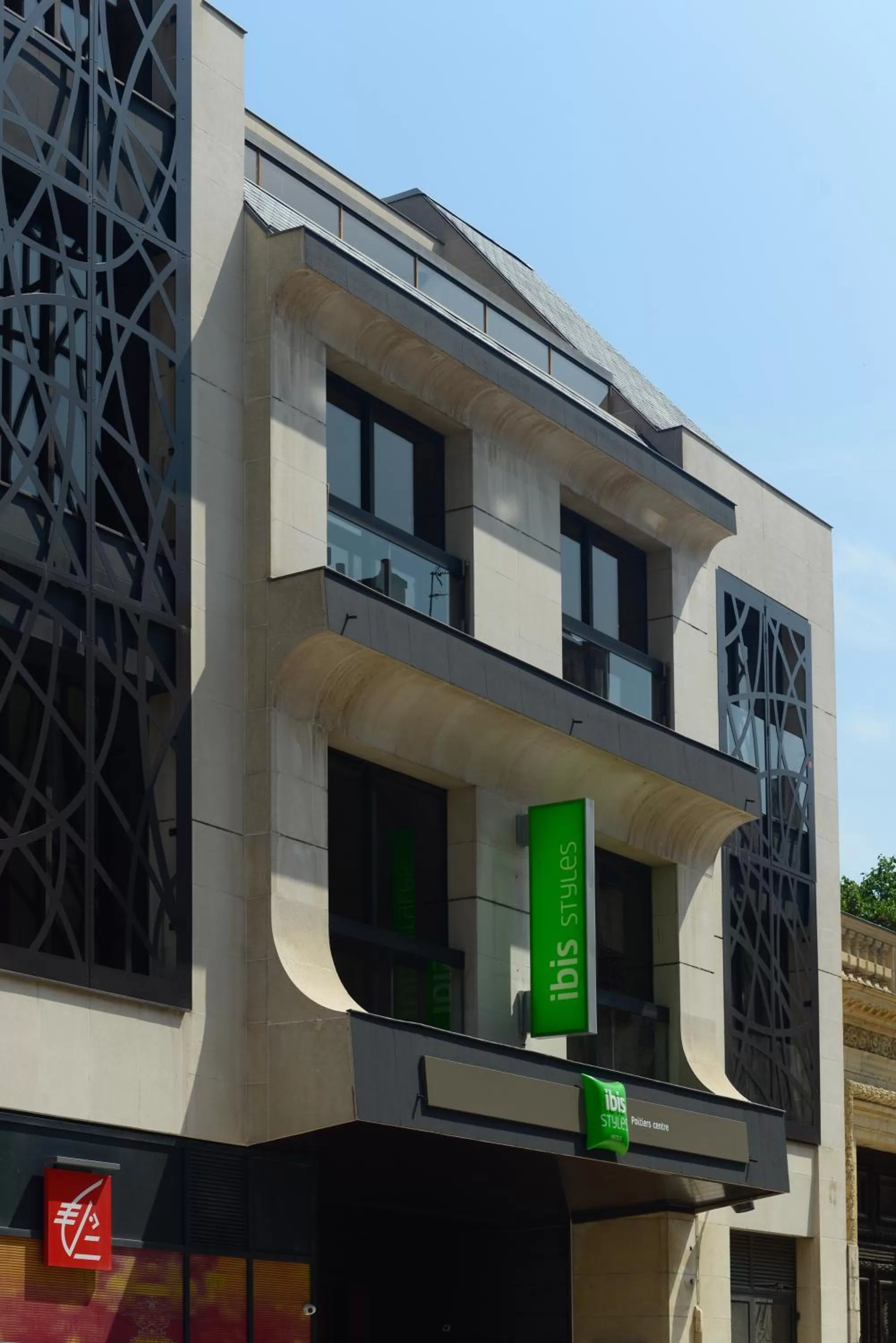 Facade/entrance in ibis Styles Poitiers Centre