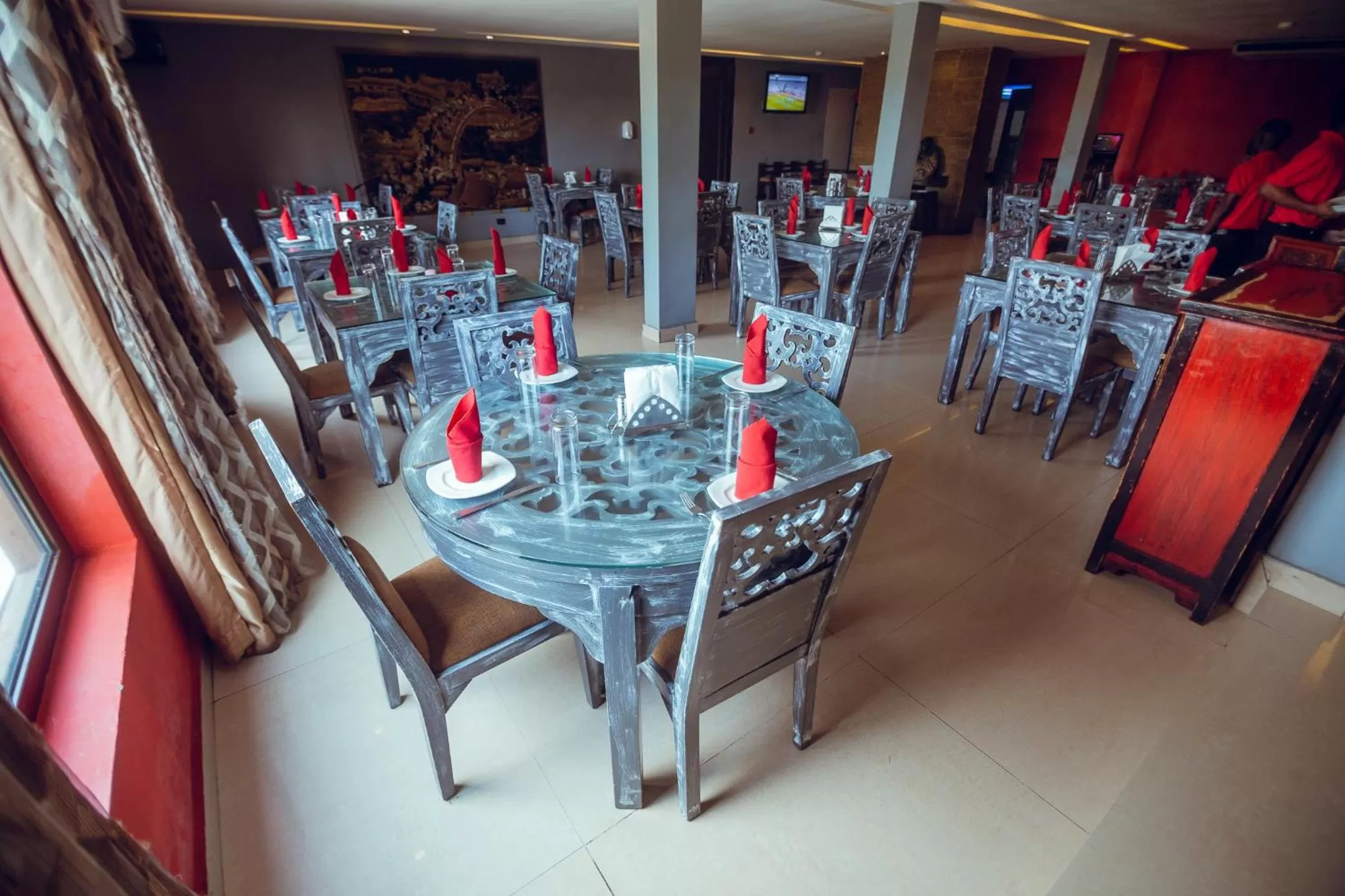 Restaurant/places to eat in Noble House Hotel