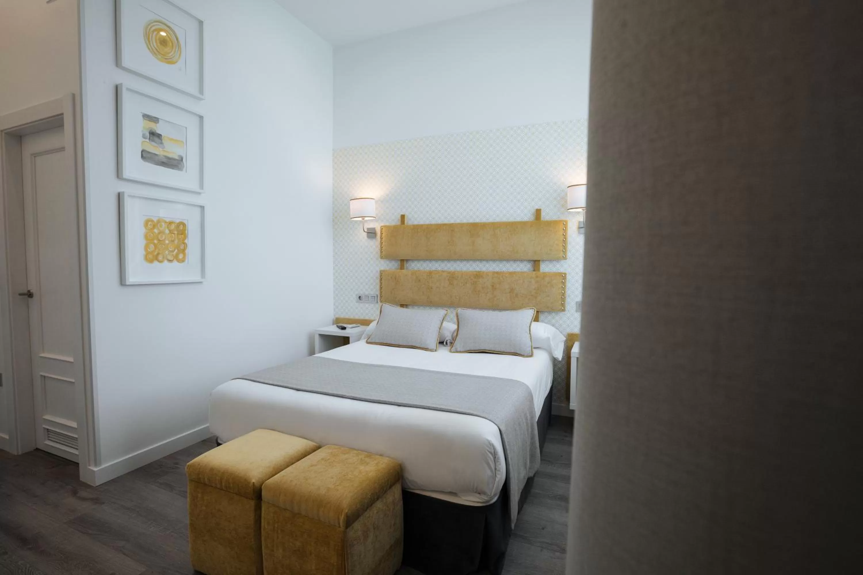 Shower, Bed in Hotel Santa Cruz