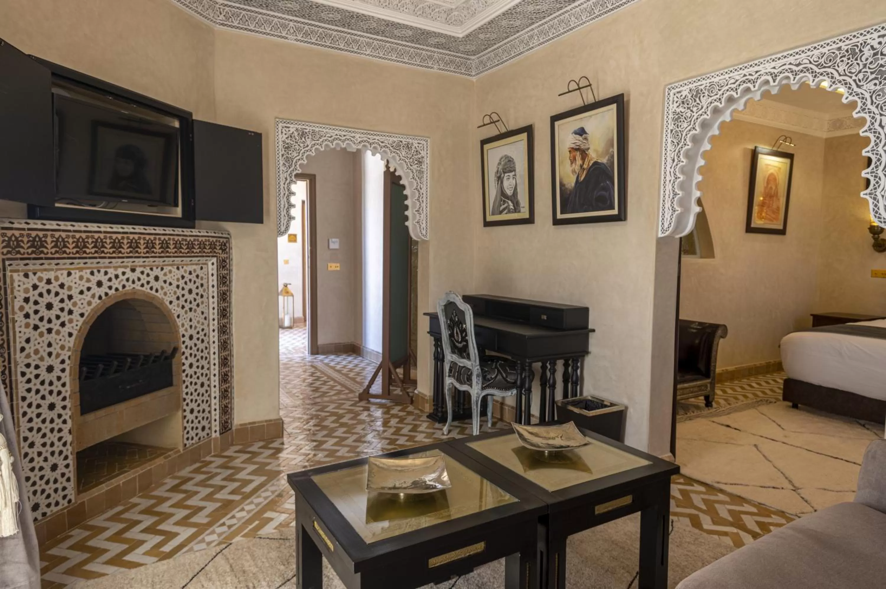 TV and multimedia, Seating Area in Maria Towers , Palais Table d'hôtes & SPA