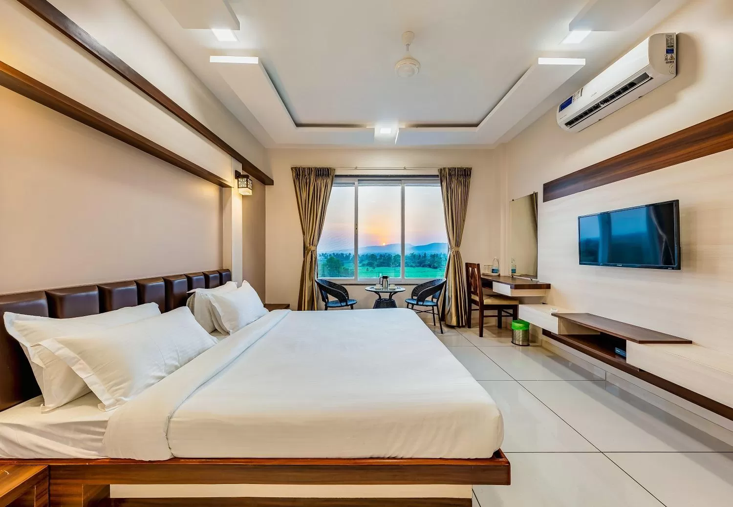 Bed in Hotel Grand Indu, 3 Star Kolhapur