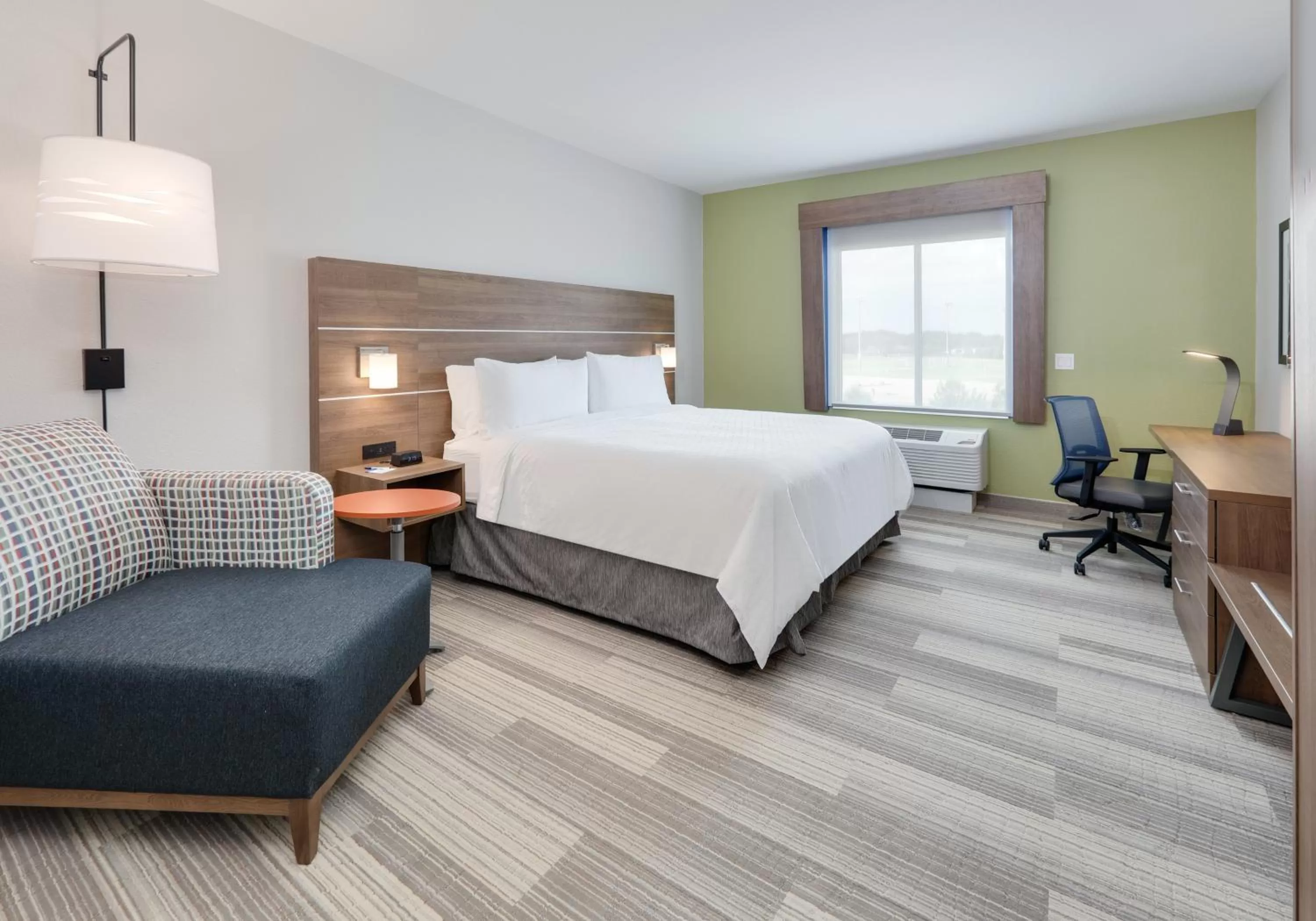 Photo of the whole room, Bed in Holiday Inn Express & Suites - Plano - The Colony by IHG