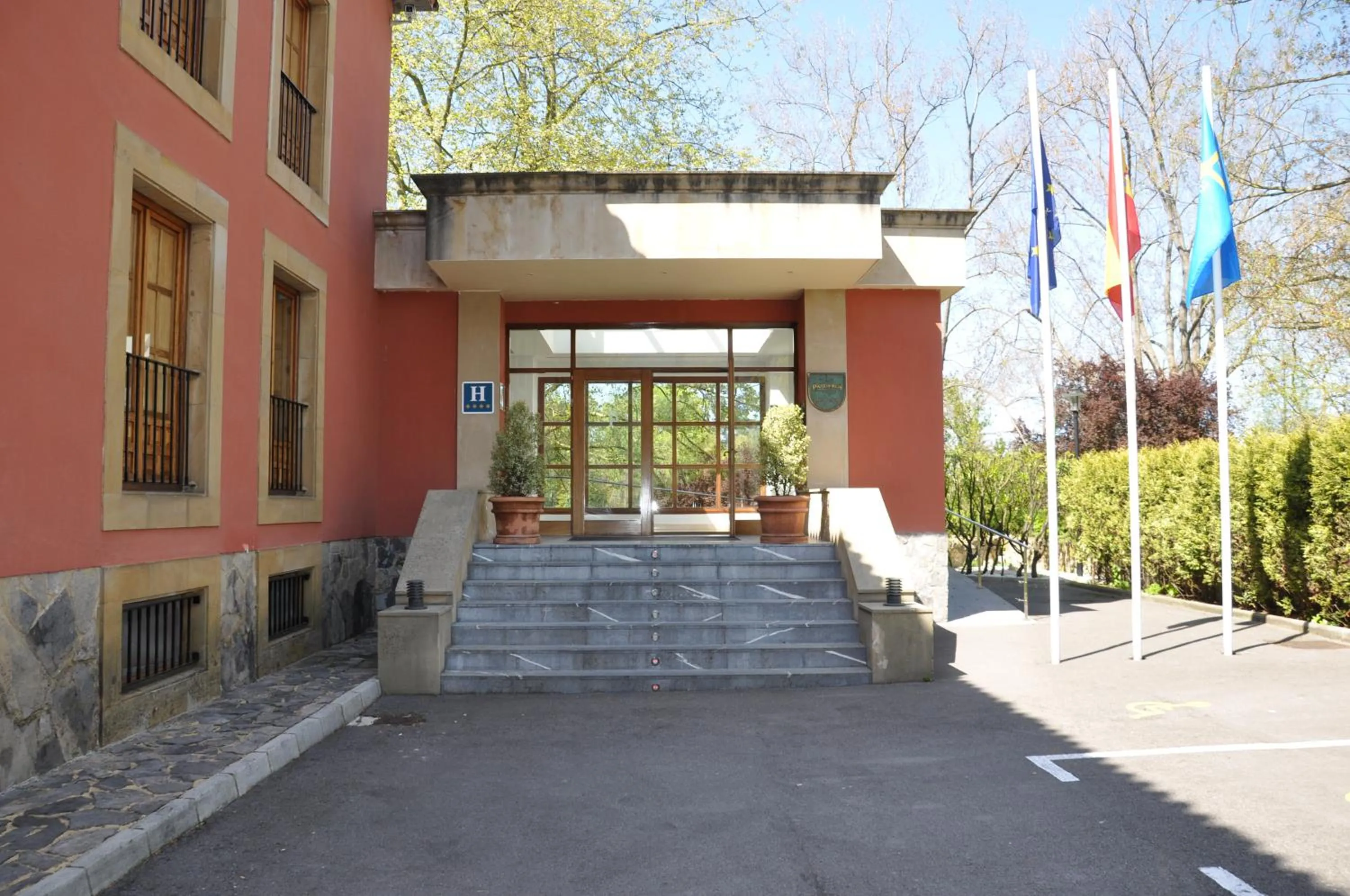 Facade/entrance in Parador de Gijón