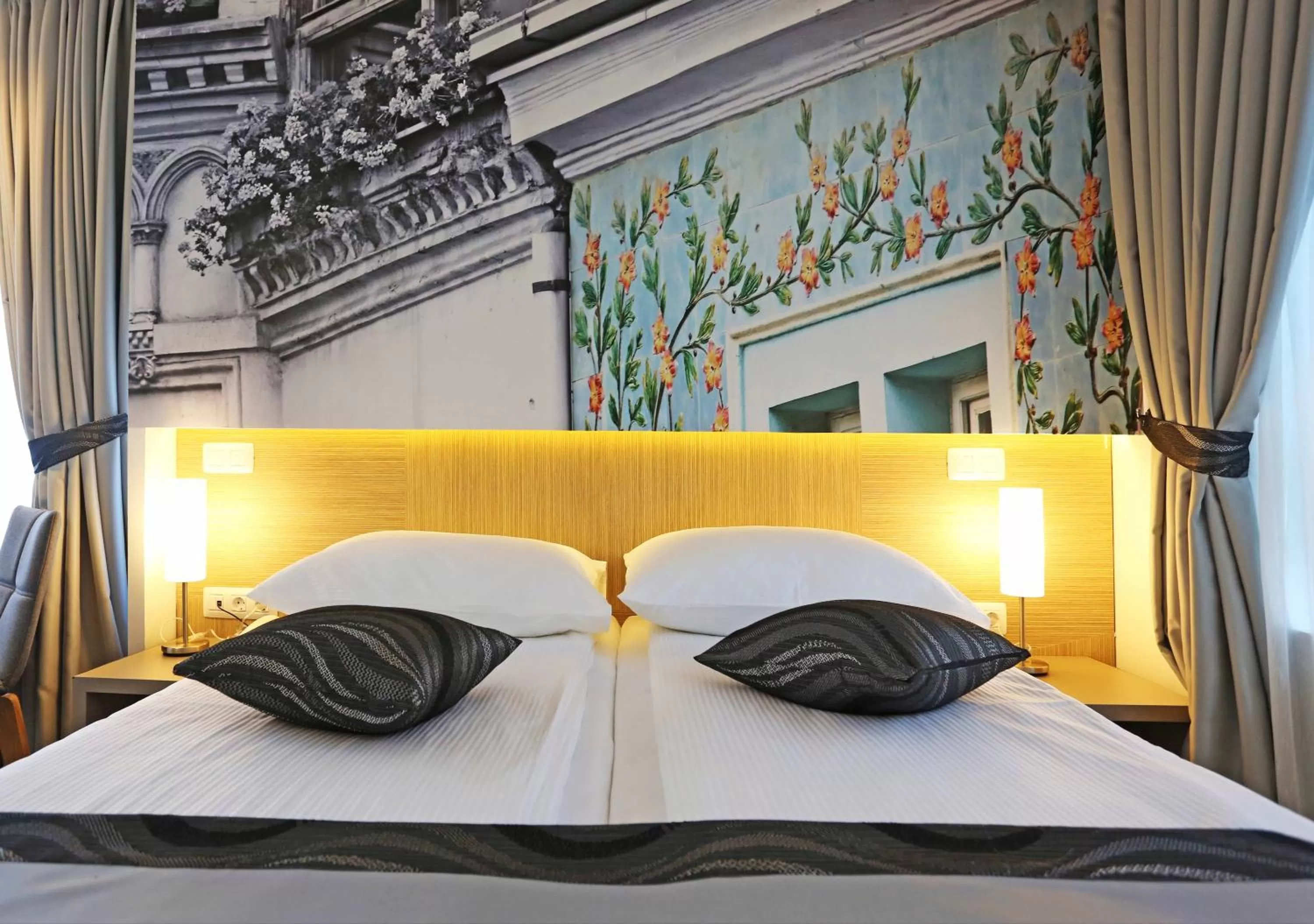 Property building, Bed in Hotel Grad