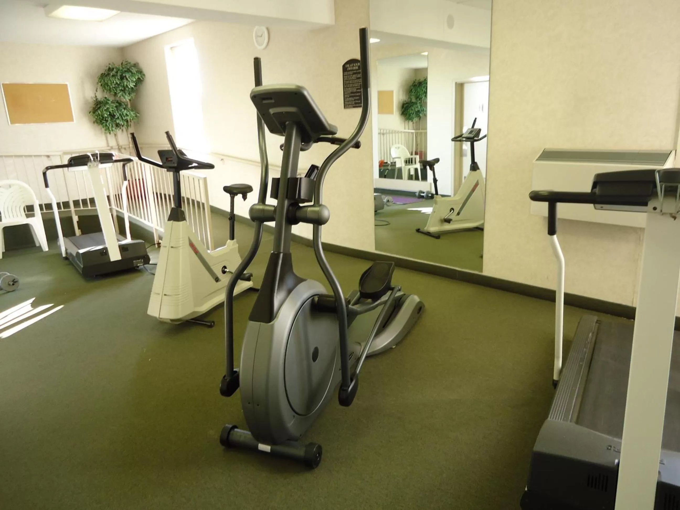 Fitness centre/facilities in Ramada by Wyndham Trenton