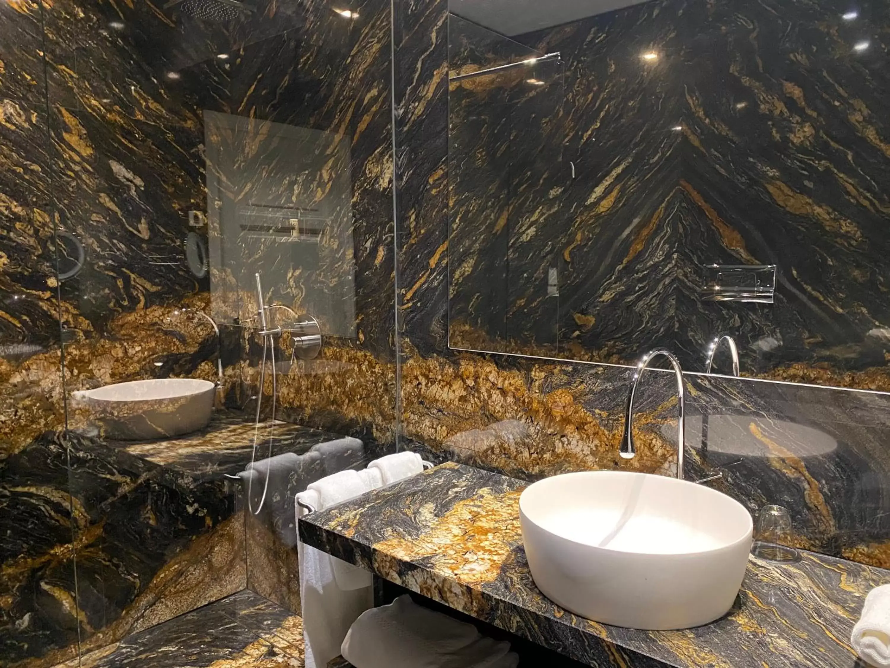 Deluxe Double Room with Balcony in Galleria Vik Milano - Townhouse Galleria - Small Luxury Hotels of the World Deluxe Double Room with Balcony in Galleria Vik Milano - Townhouse Galleria - Small Luxury Hotels of the World