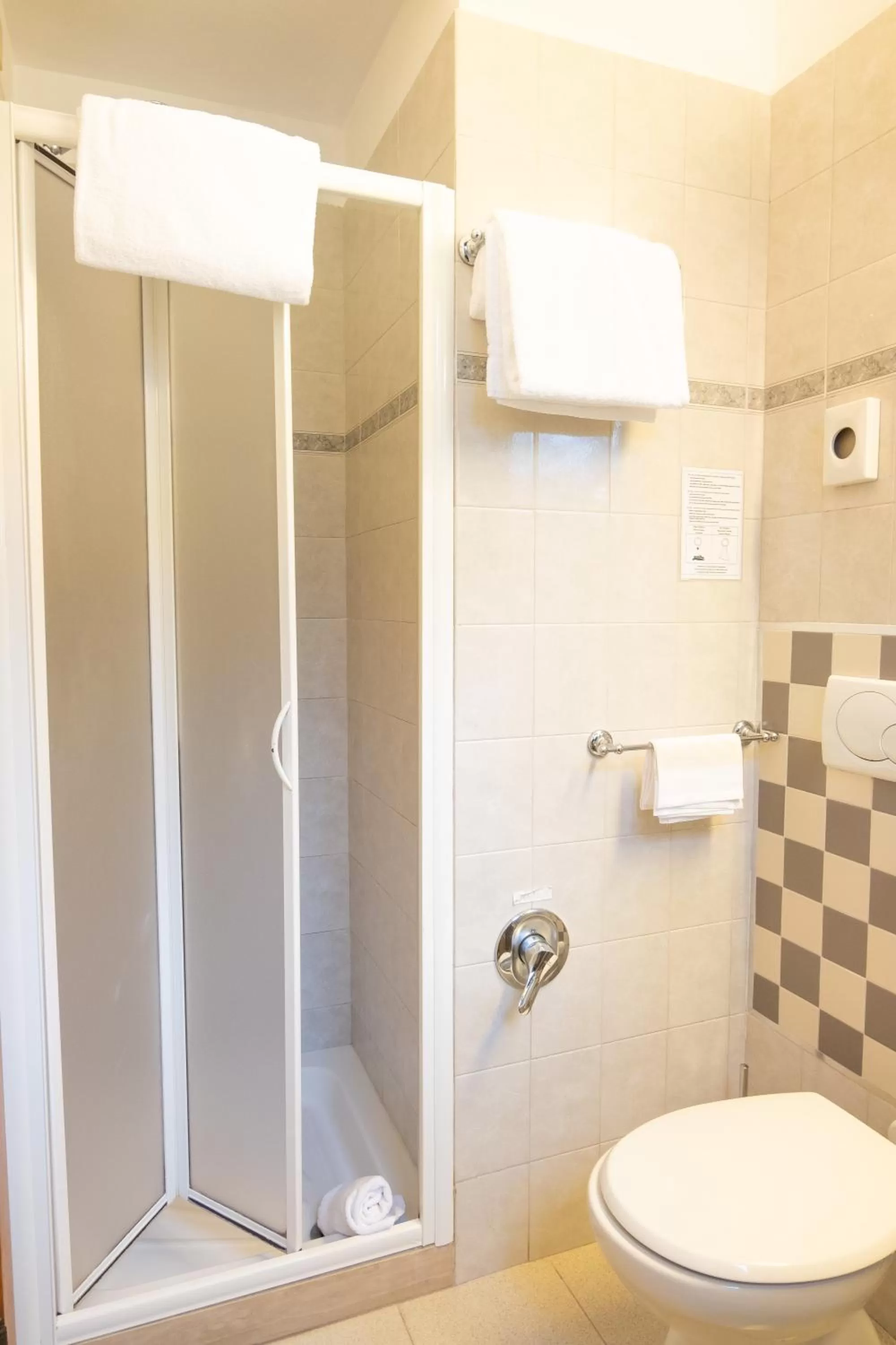 Shower in Hotel Ai Tufi