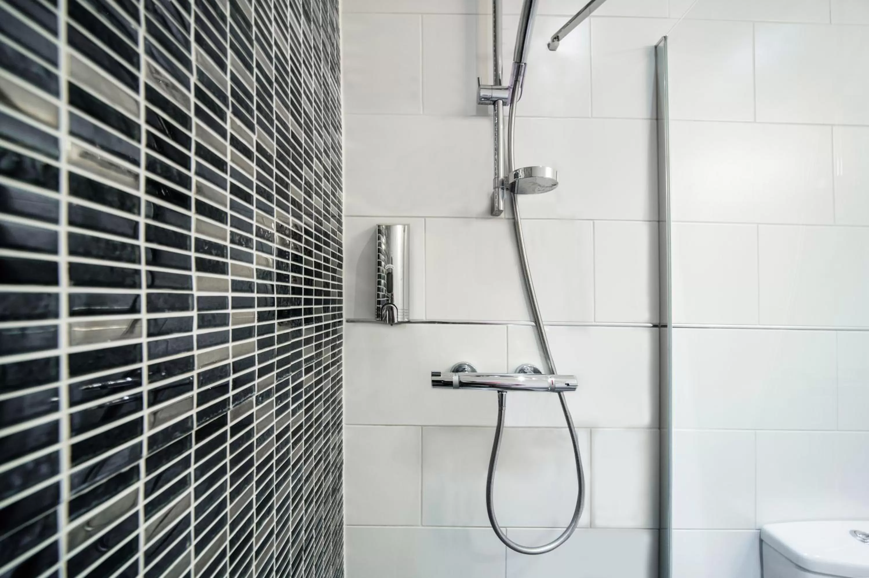 Bathroom in Mentone Hotel