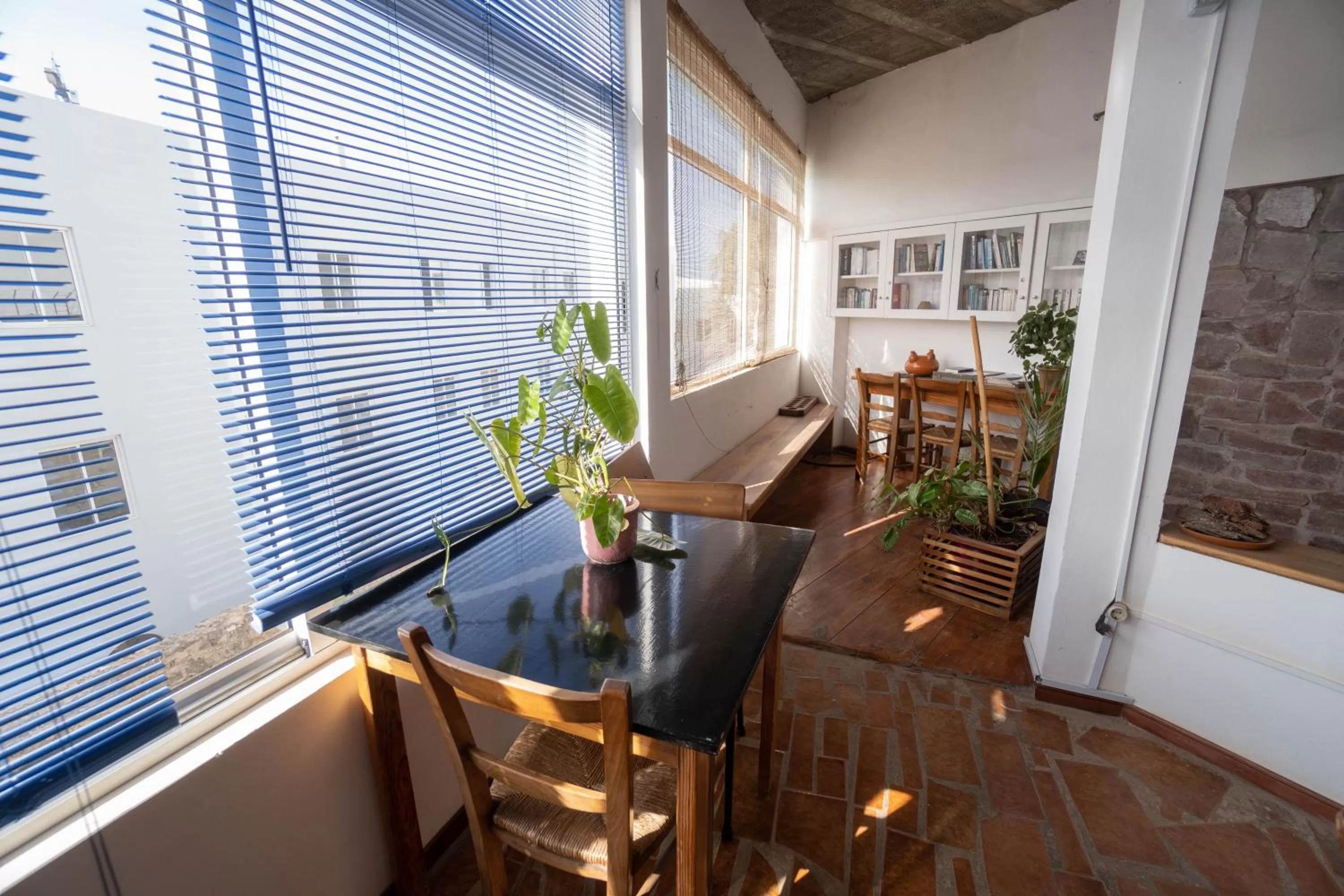 Library in Residencial Che Guevara B & B Stop over