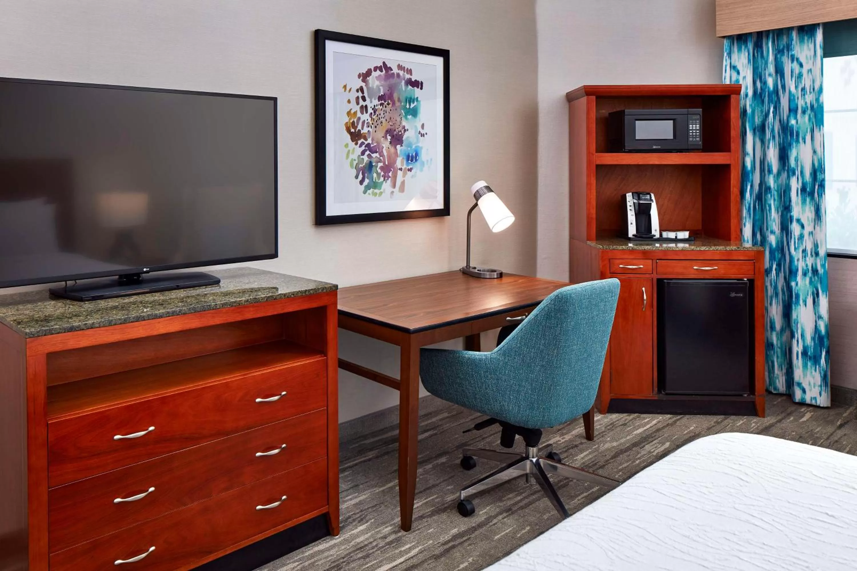 Bedroom, Bed in Hilton Garden Inn Valencia Six Flags