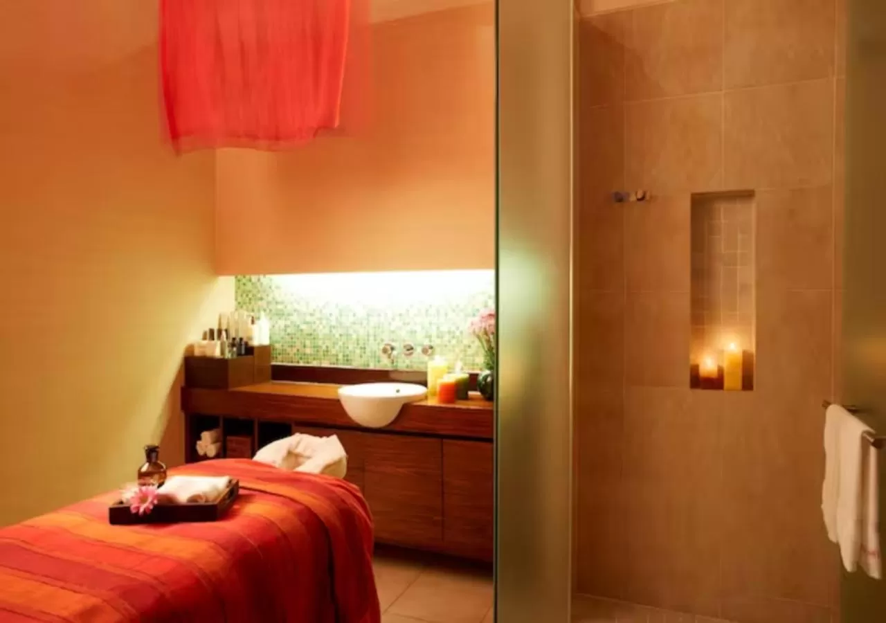 Spa and wellness centre/facilities, Bed in Chatrium Sathon Bangkok