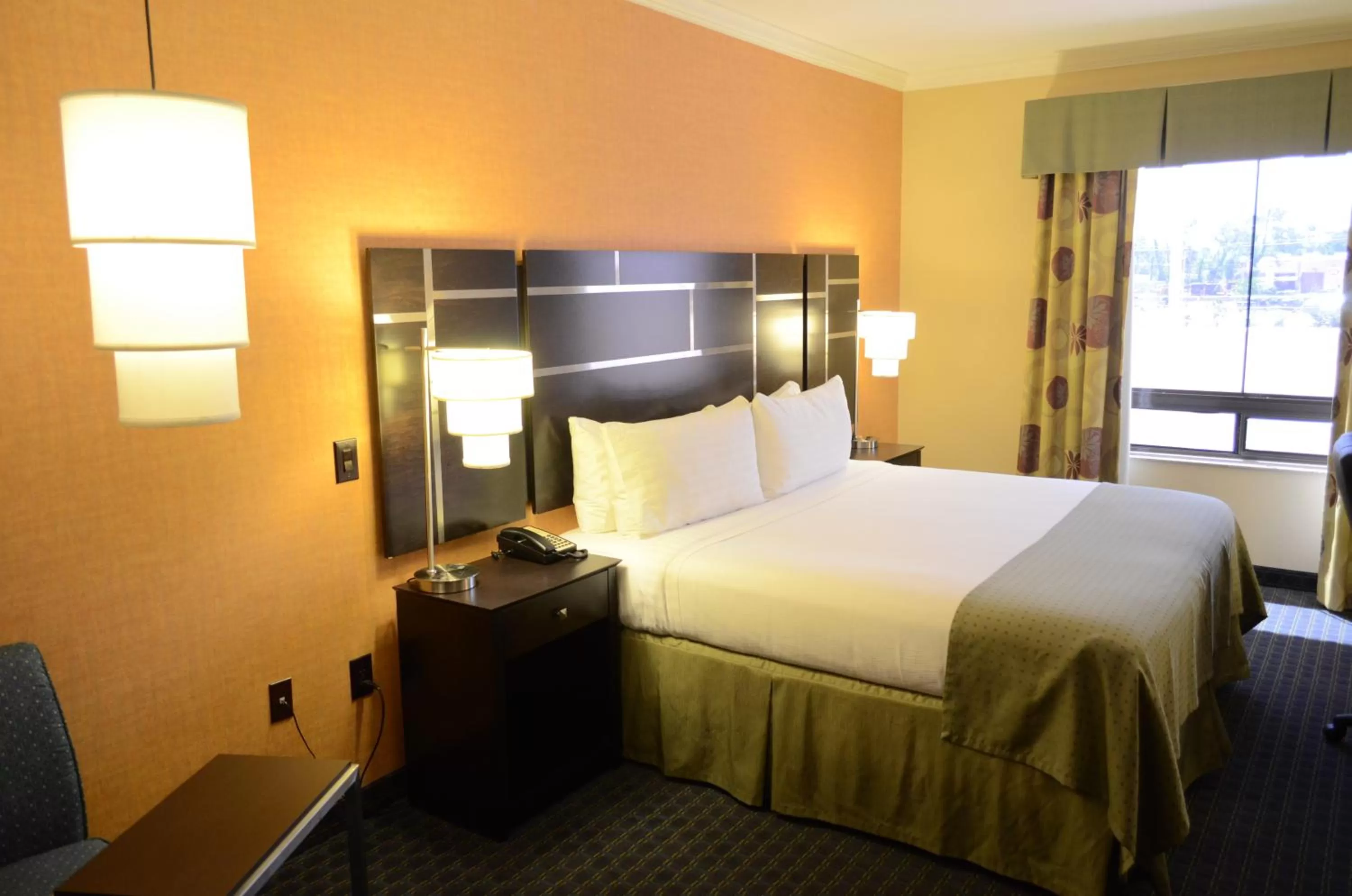 Bed in Holiday Inn Houston East-Channelview by IHG
