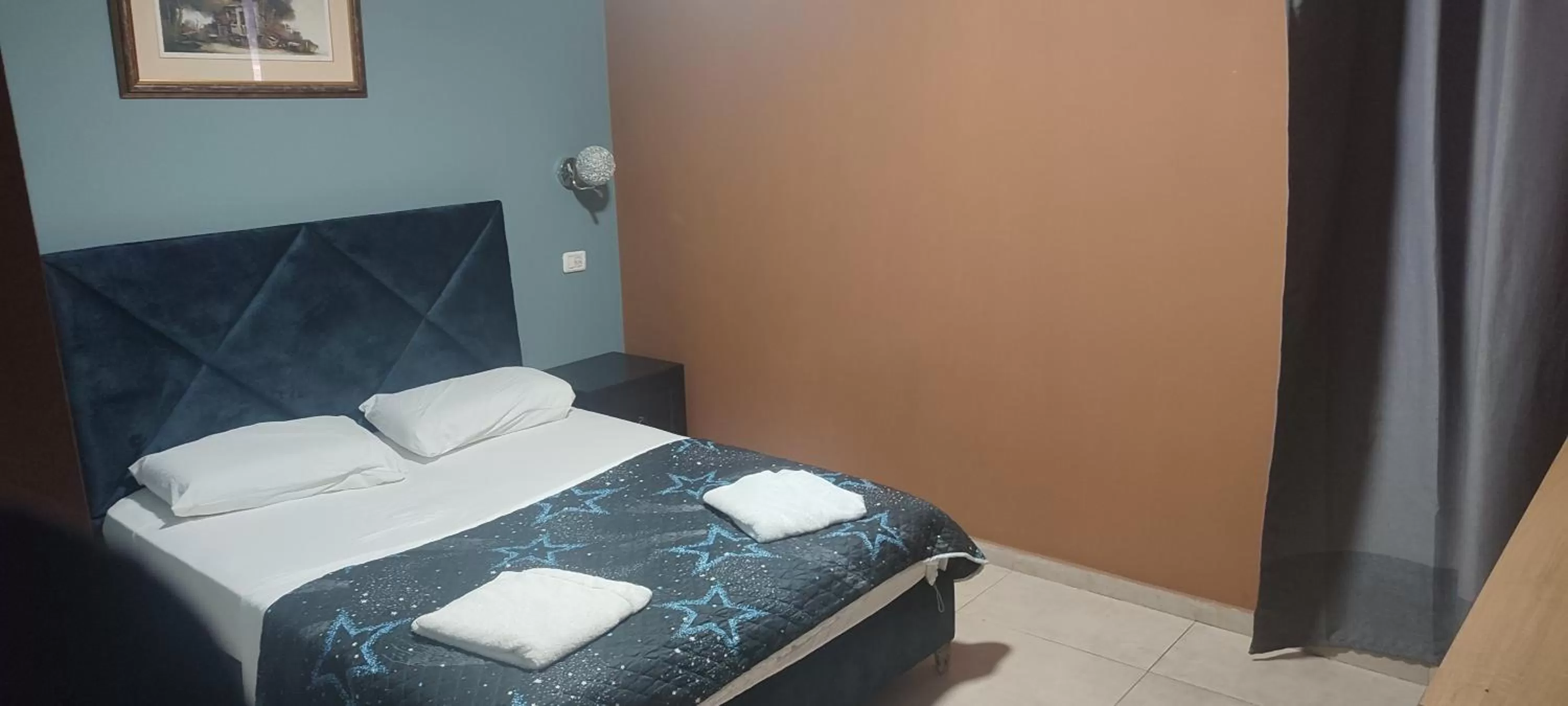 Photo of the whole room in Central Laguardia Hotel