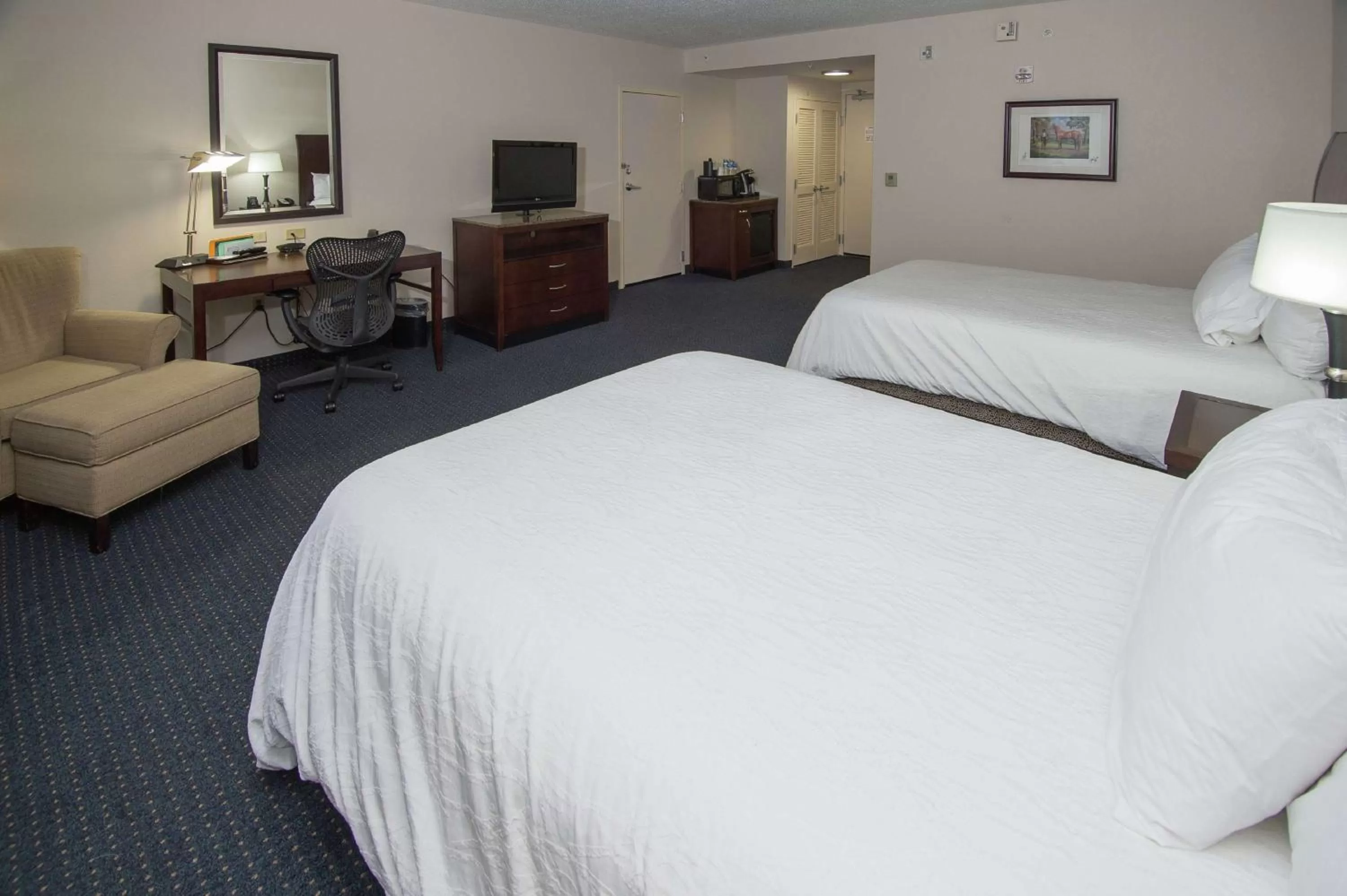 Queen Room with Two Queen Beds-Mobility Hearing Accessible with Bathtub in Hilton Garden Inn Lexington Georgetown