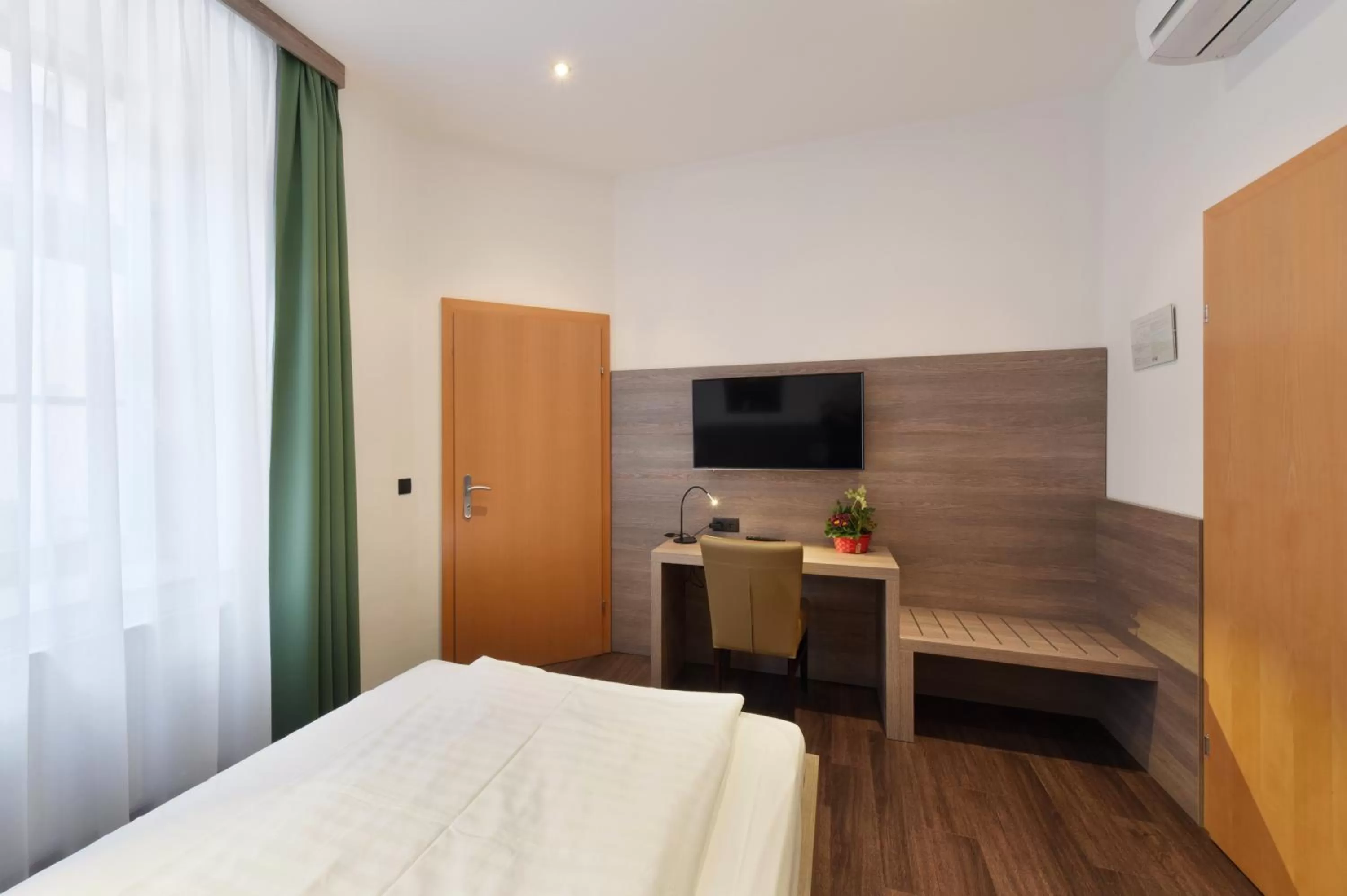 Single Room in Hotel Lucia