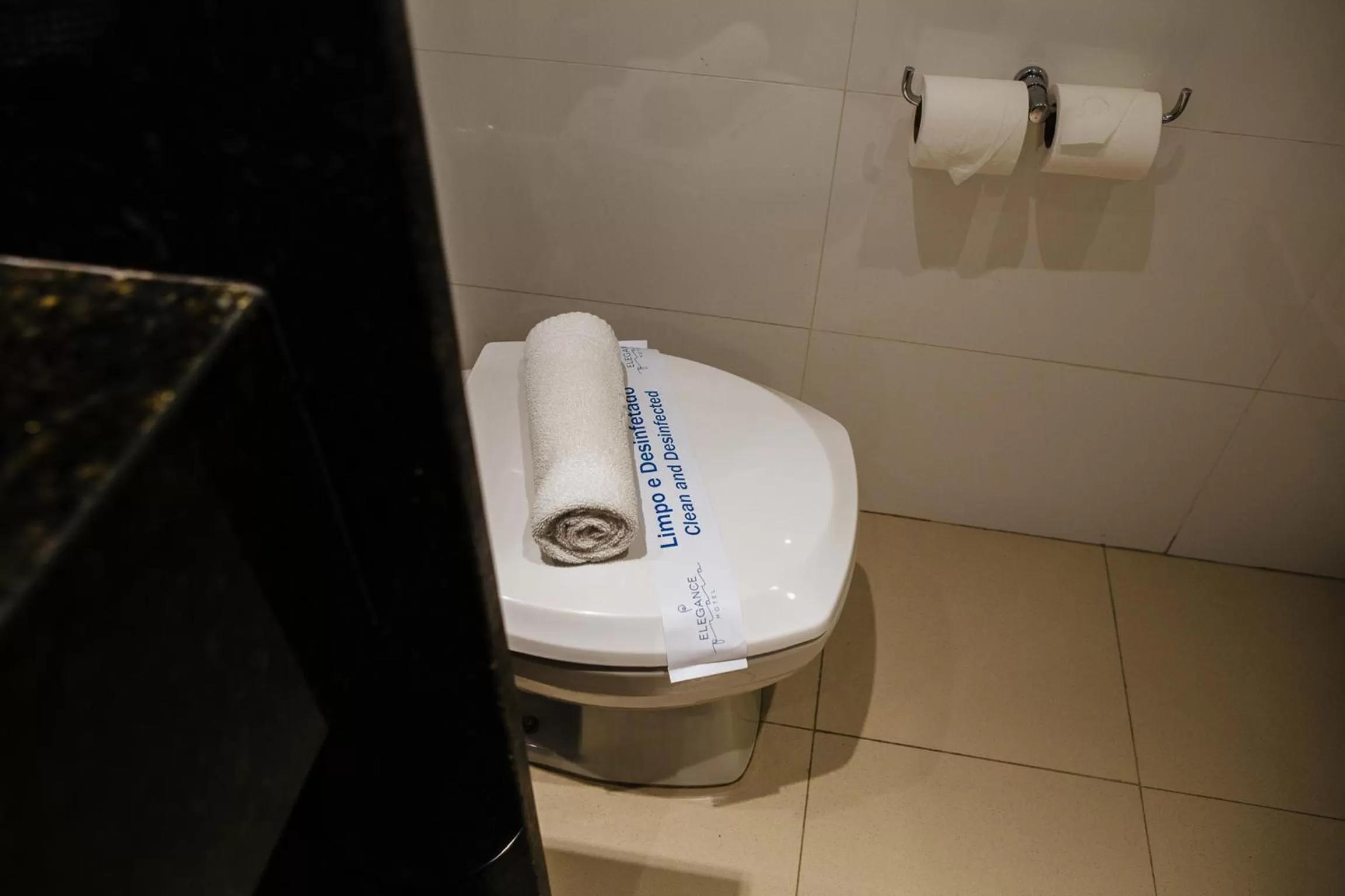 Bathroom in Elegance Praia Hotel