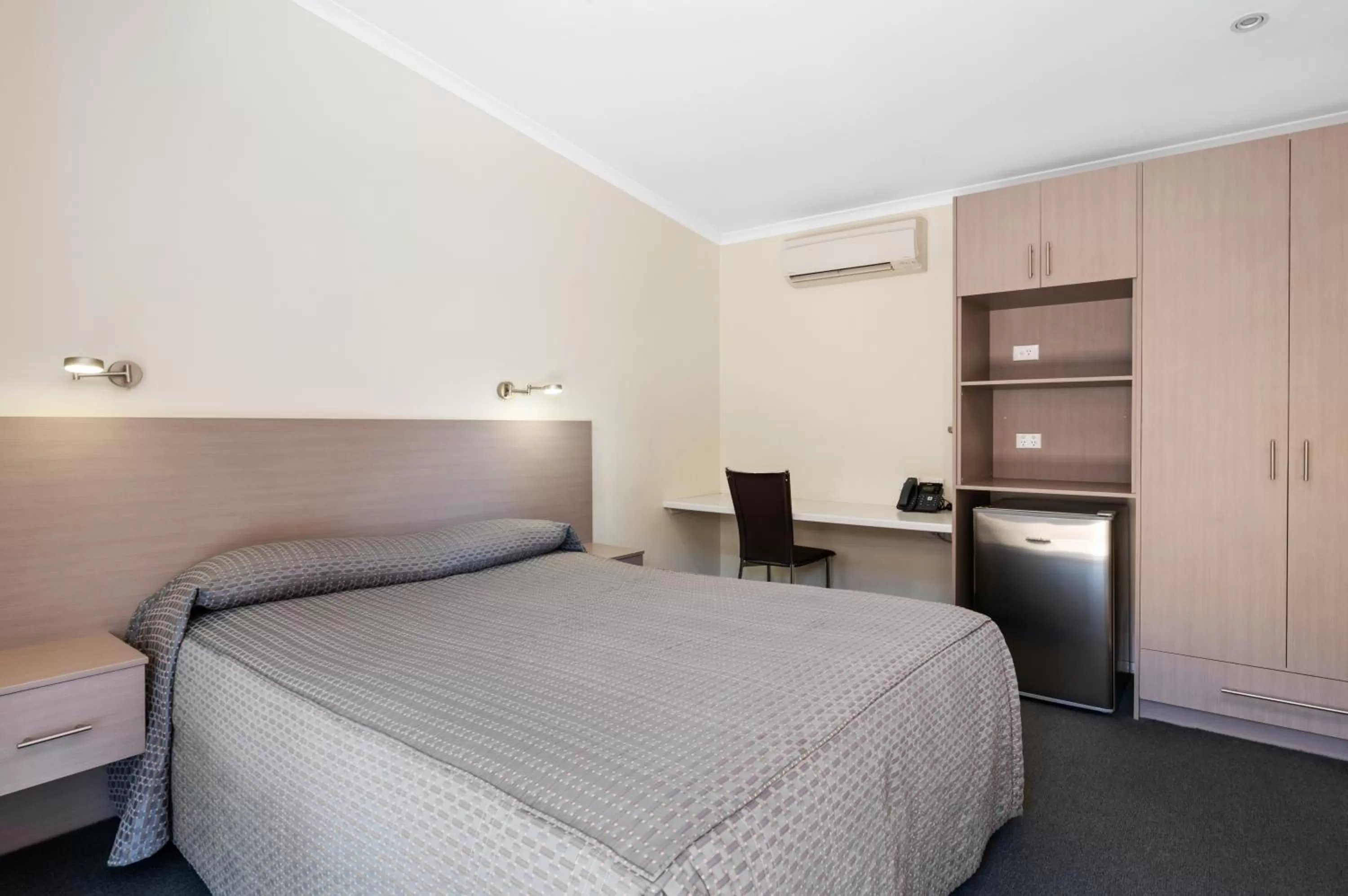 Bed in The View On Hannans Kalgoorlie