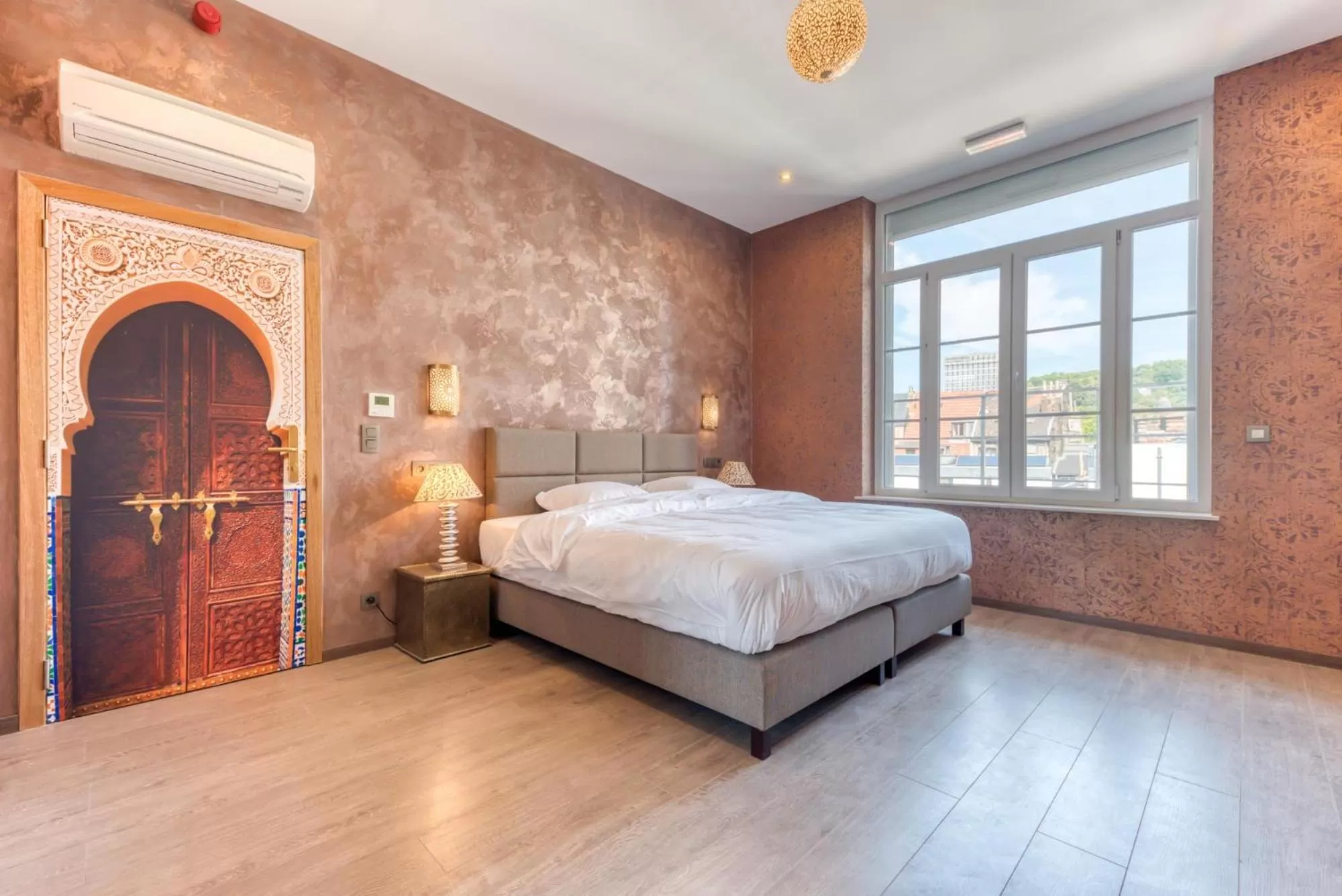 Photo of the whole room, Bed in Ryad Mogador Liège