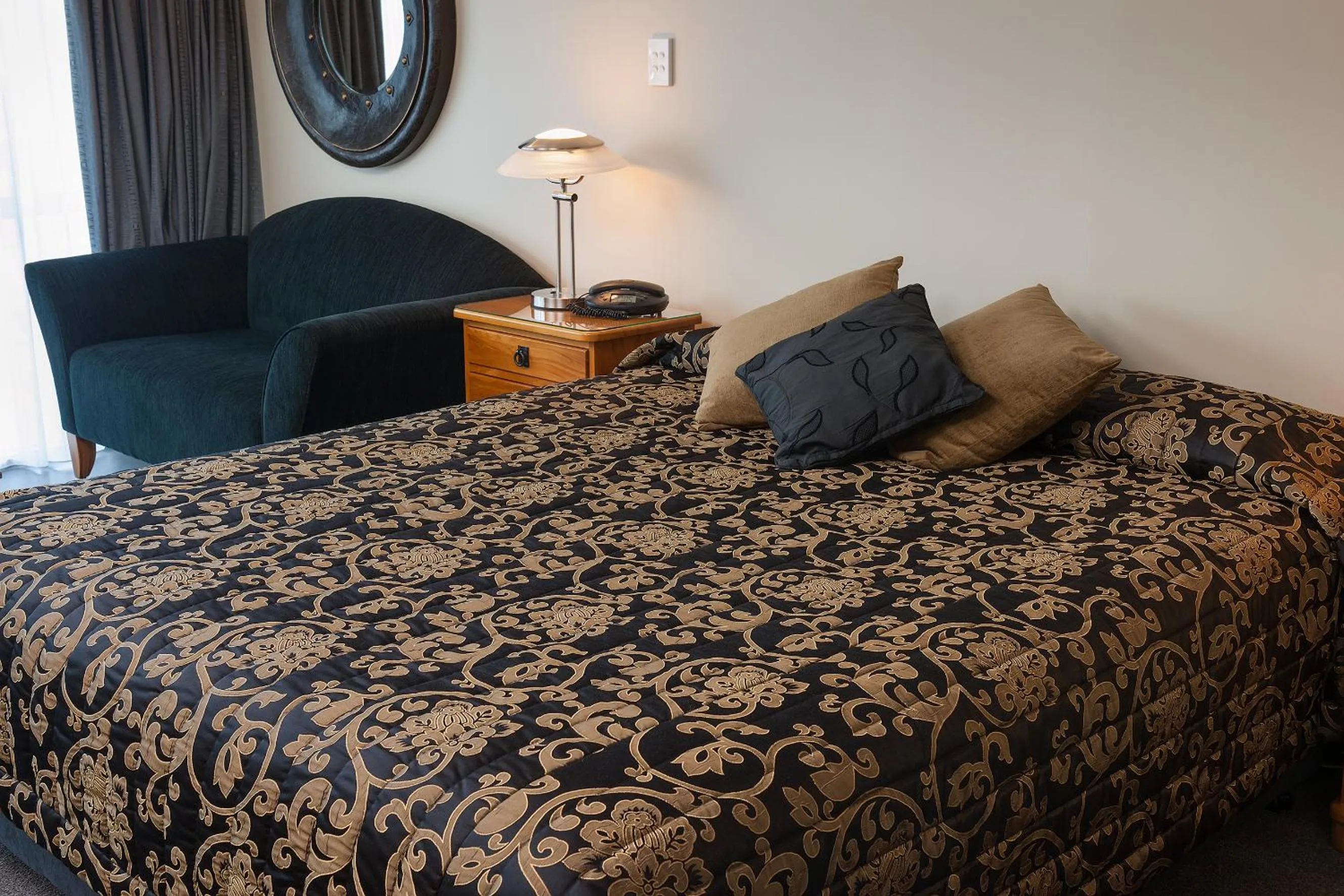 Bed in Beachcomber Inn Picton