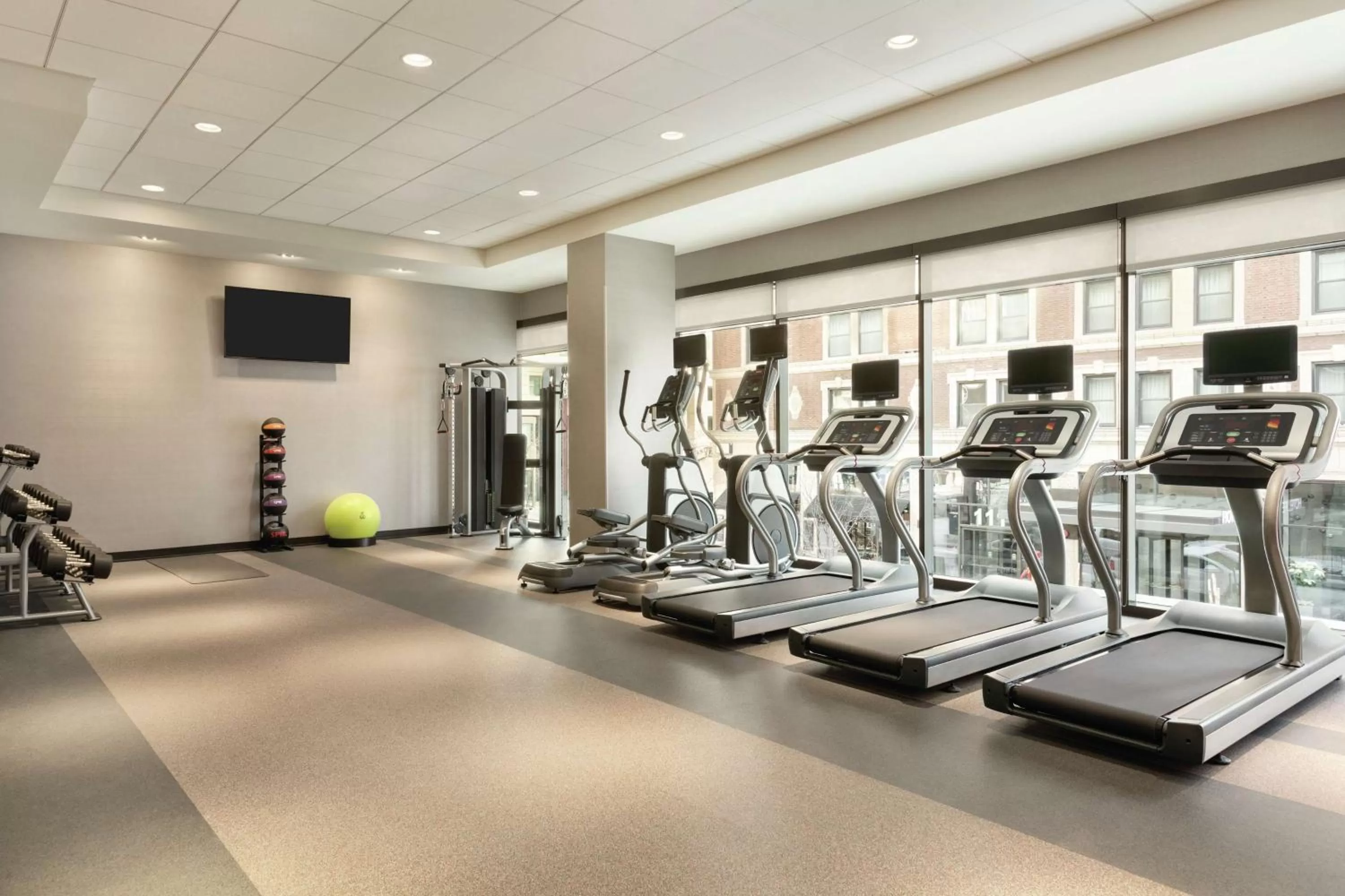 Fitness centre/facilities in Home2 Suites By Hilton Chicago River North