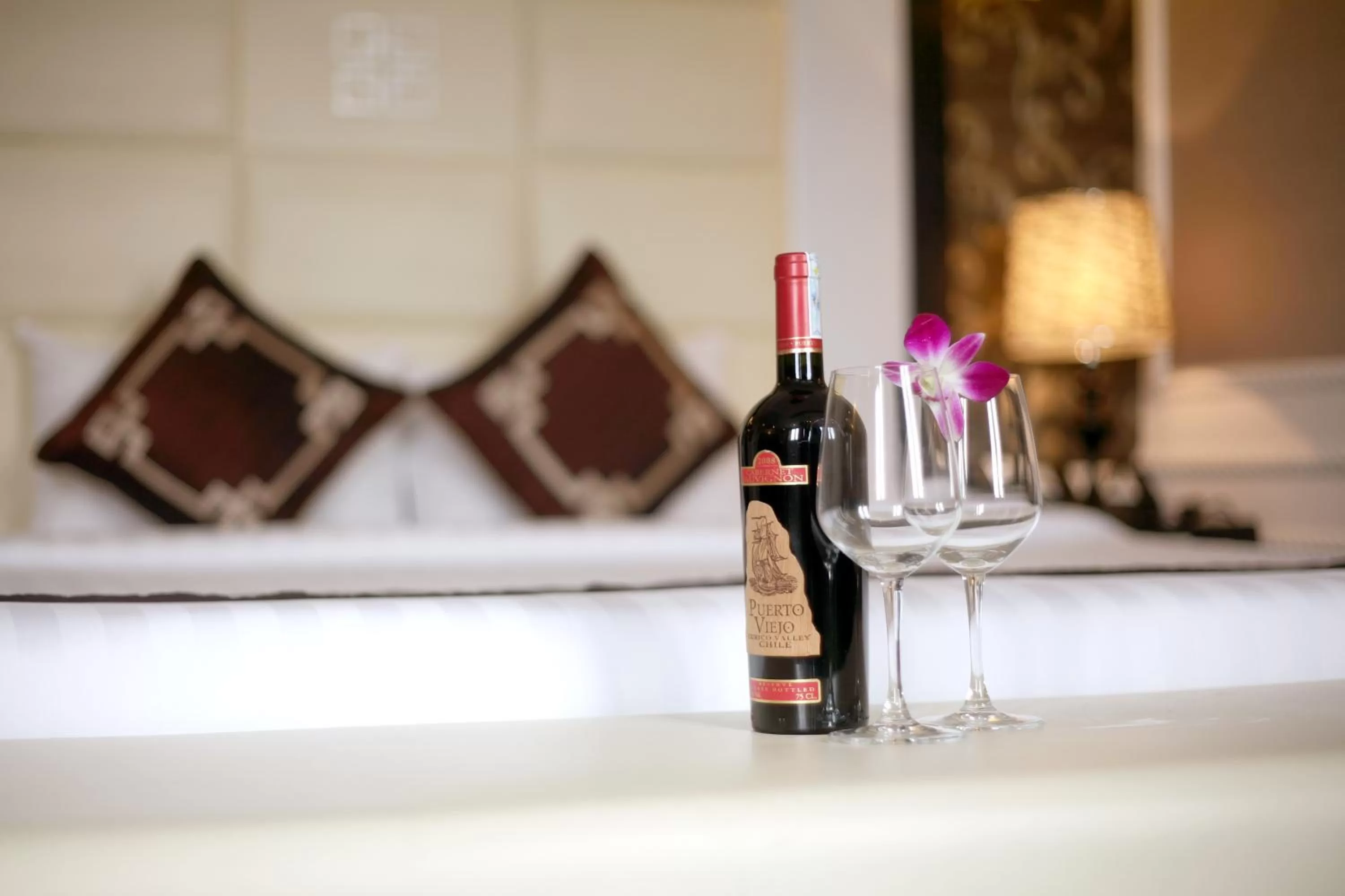 Alcoholic drinks, Bed in Hanoi Emotion Hotel