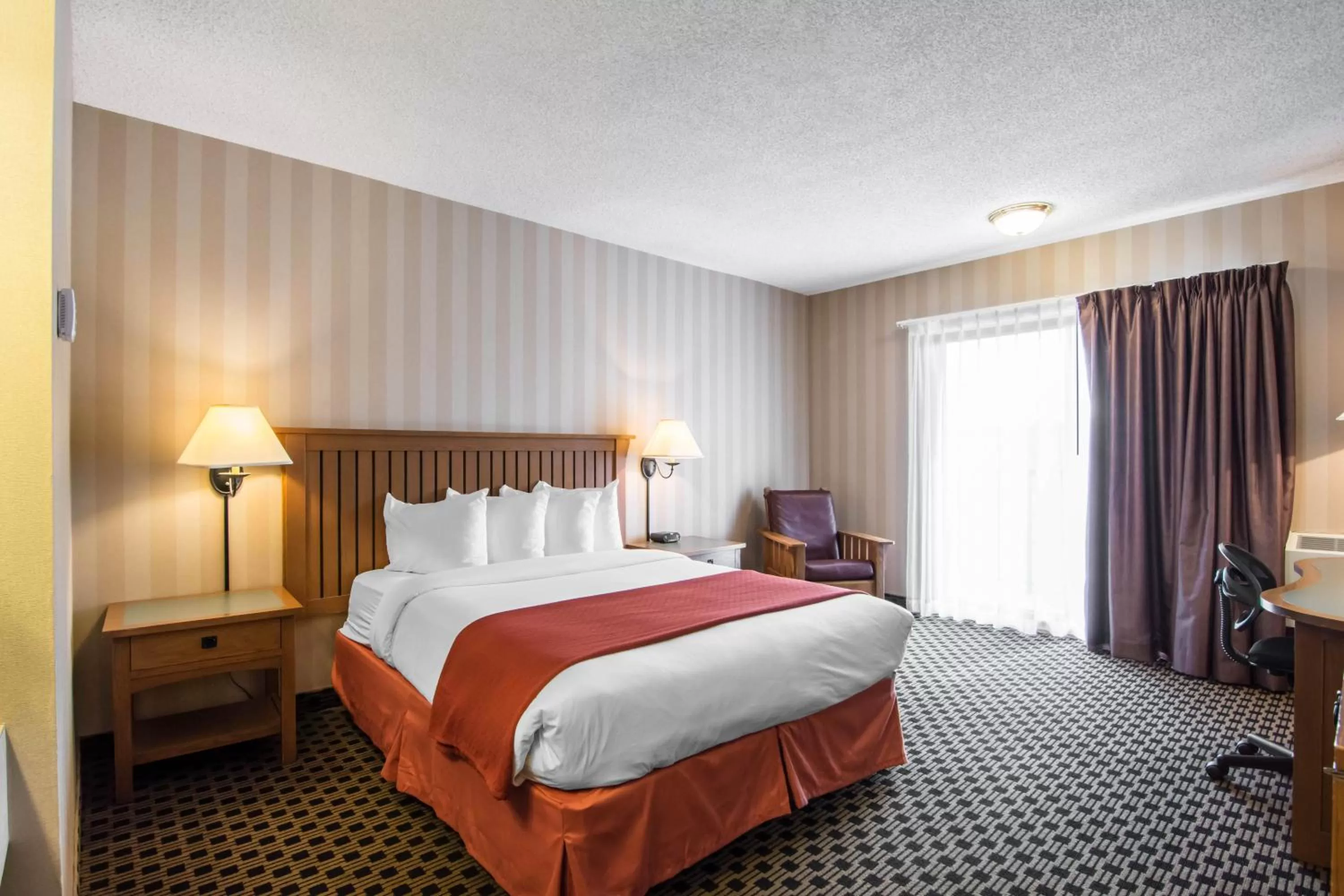 Queen Room - Non-Smoking in Quality Hotel