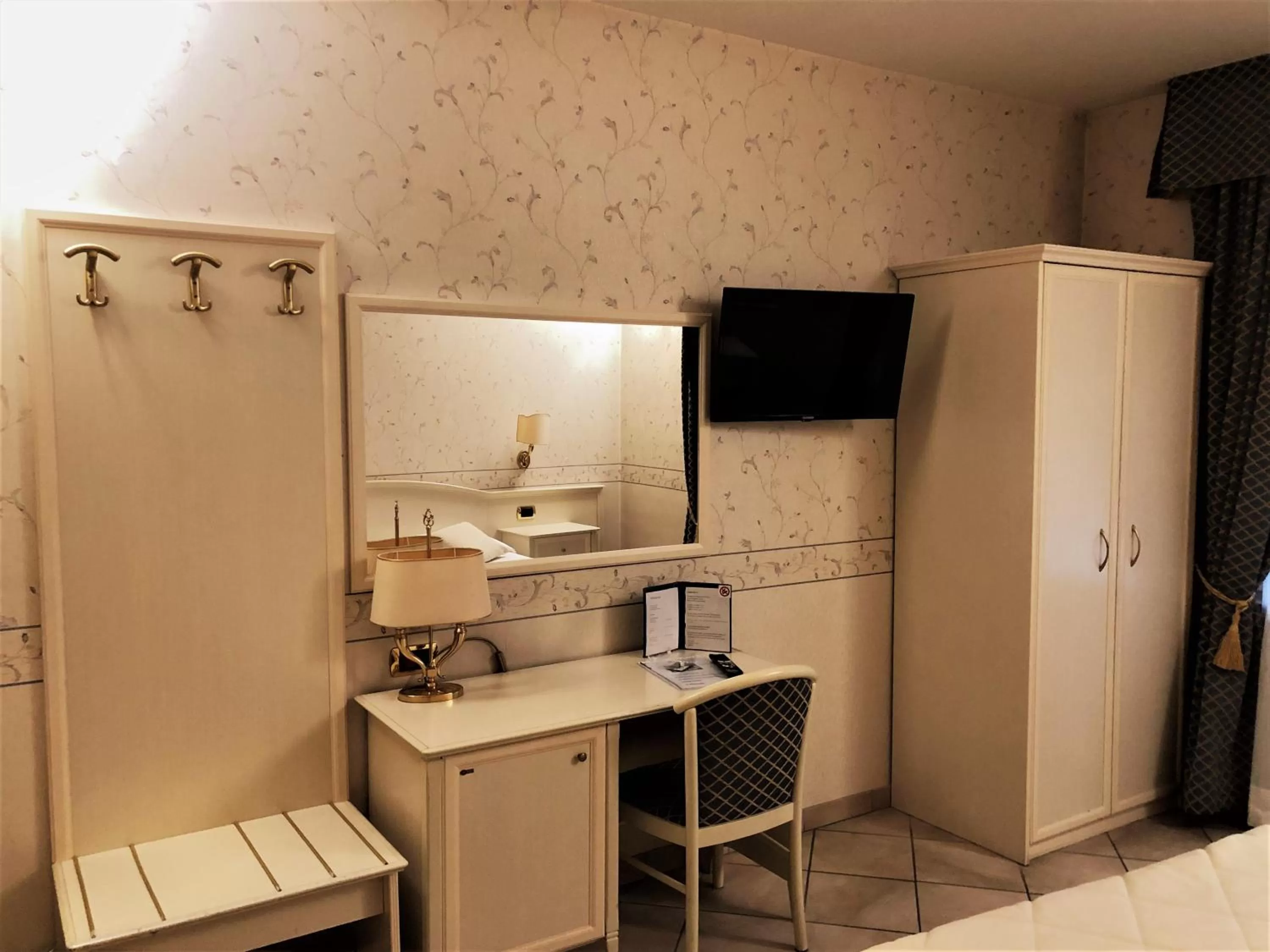 Bedroom in Hotel La Noce