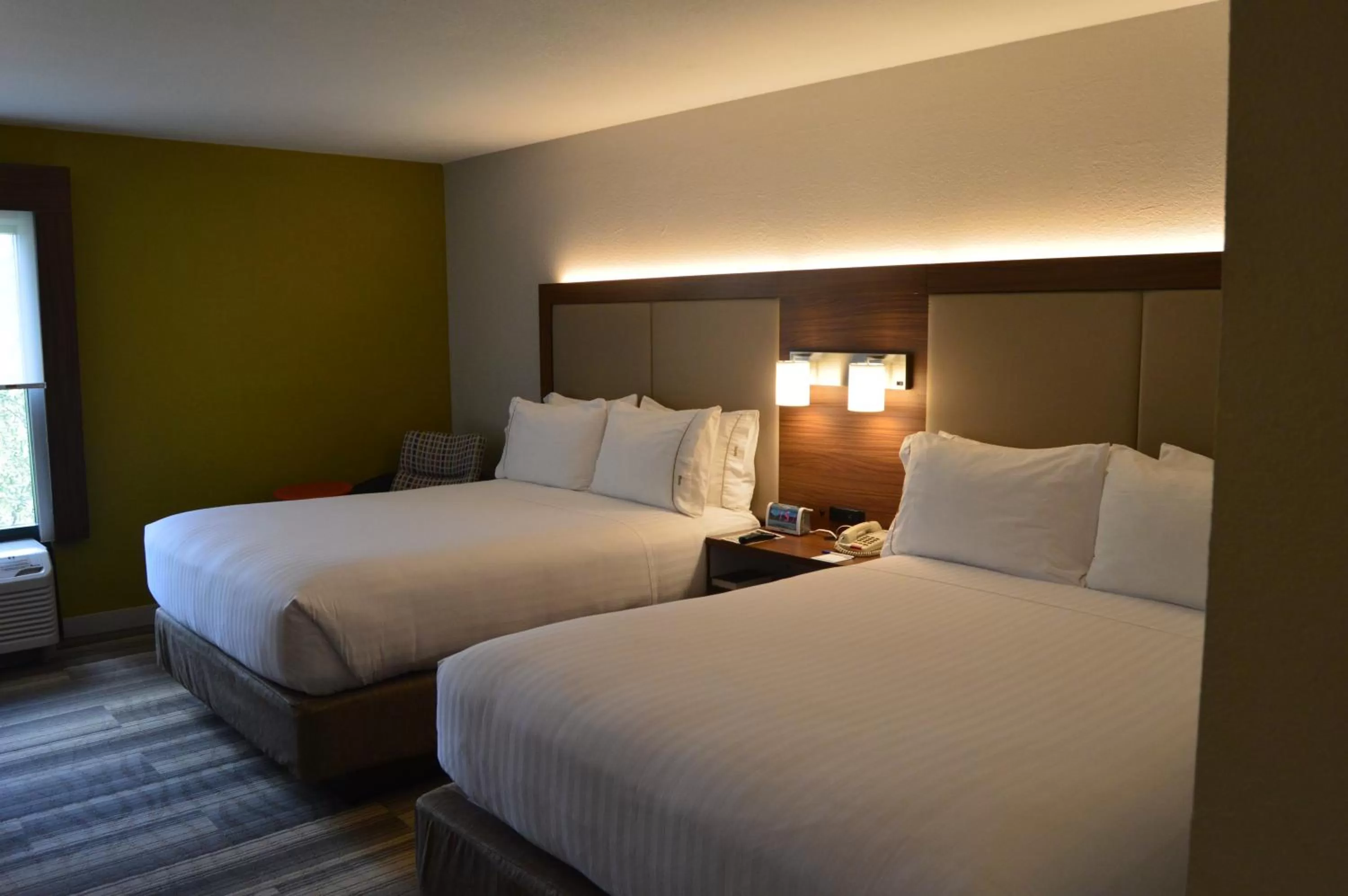 Photo of the whole room, Bed in Holiday Inn Express Hotel & Suites Jacksonville-South by IHG