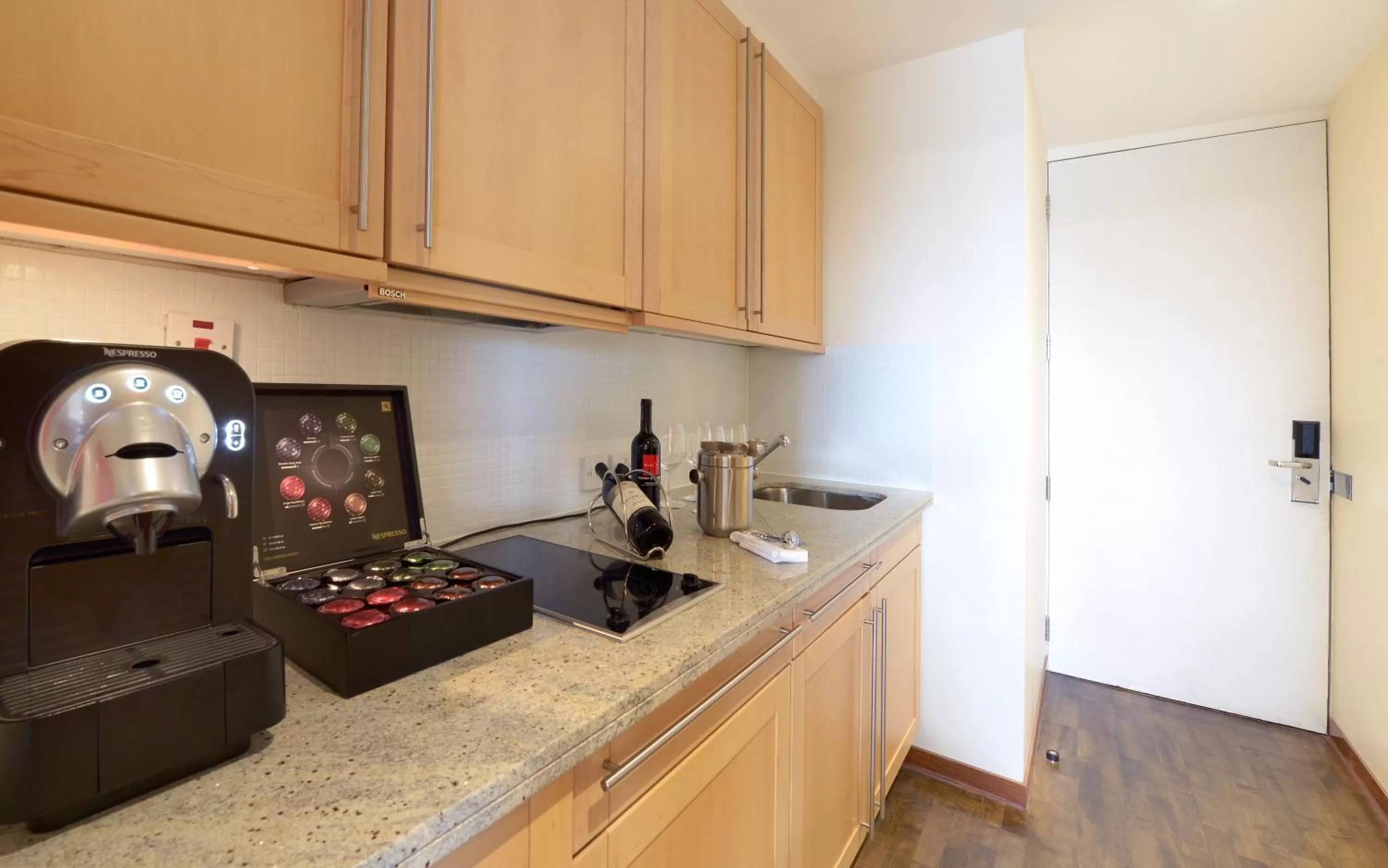 Kitchen or kitchenette in Canary Riverside Plaza Hotel