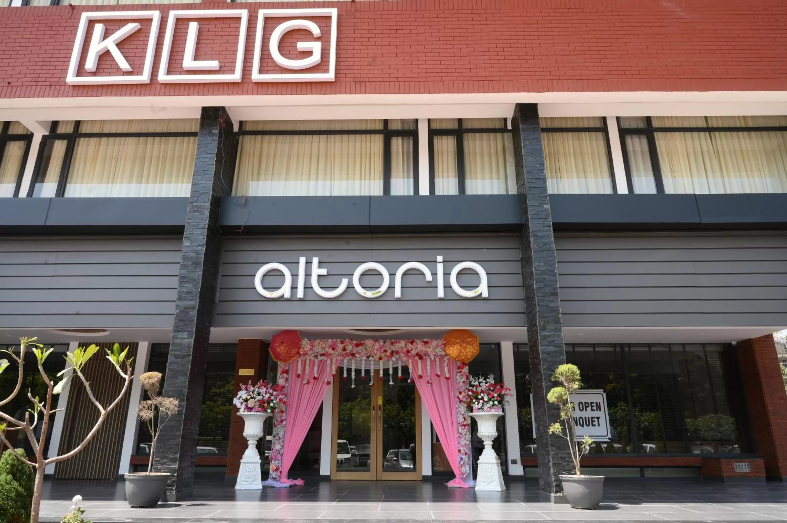 Facade/entrance in HOTEL KLG ALTORIA