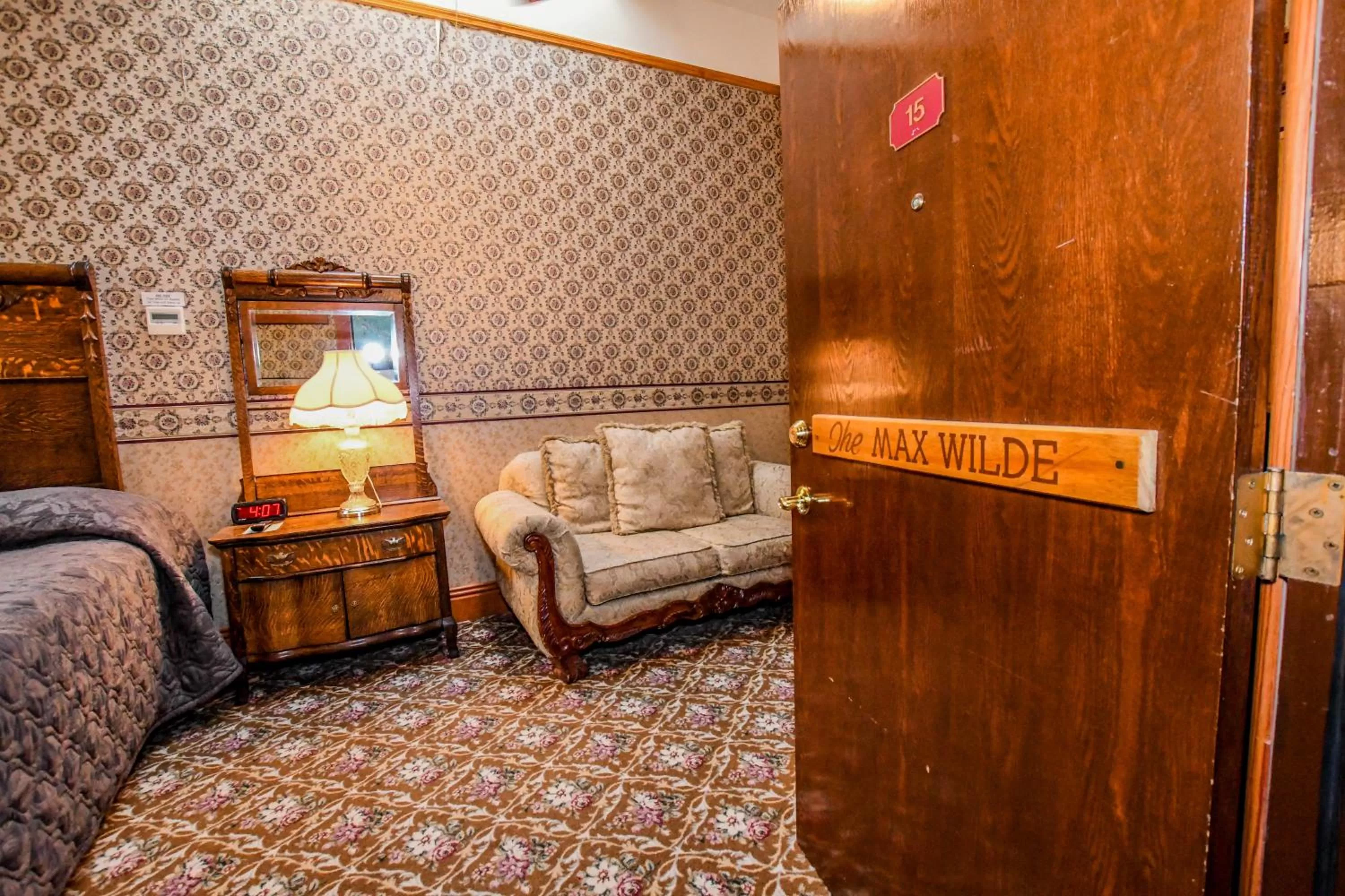 Living room in Irma Hotel