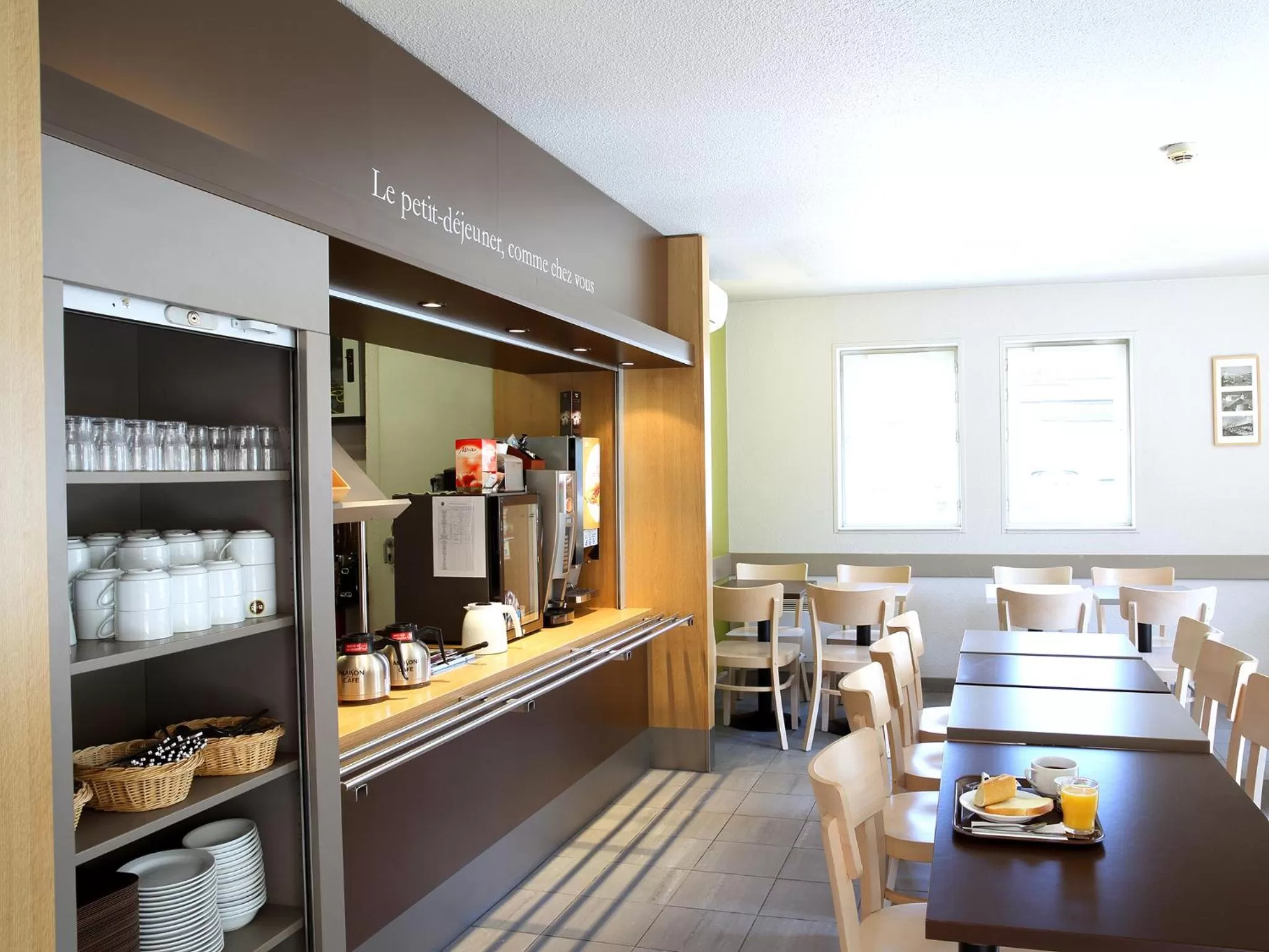 Restaurant/places to eat in B&B HOTEL Villeneuve Loubet Plage