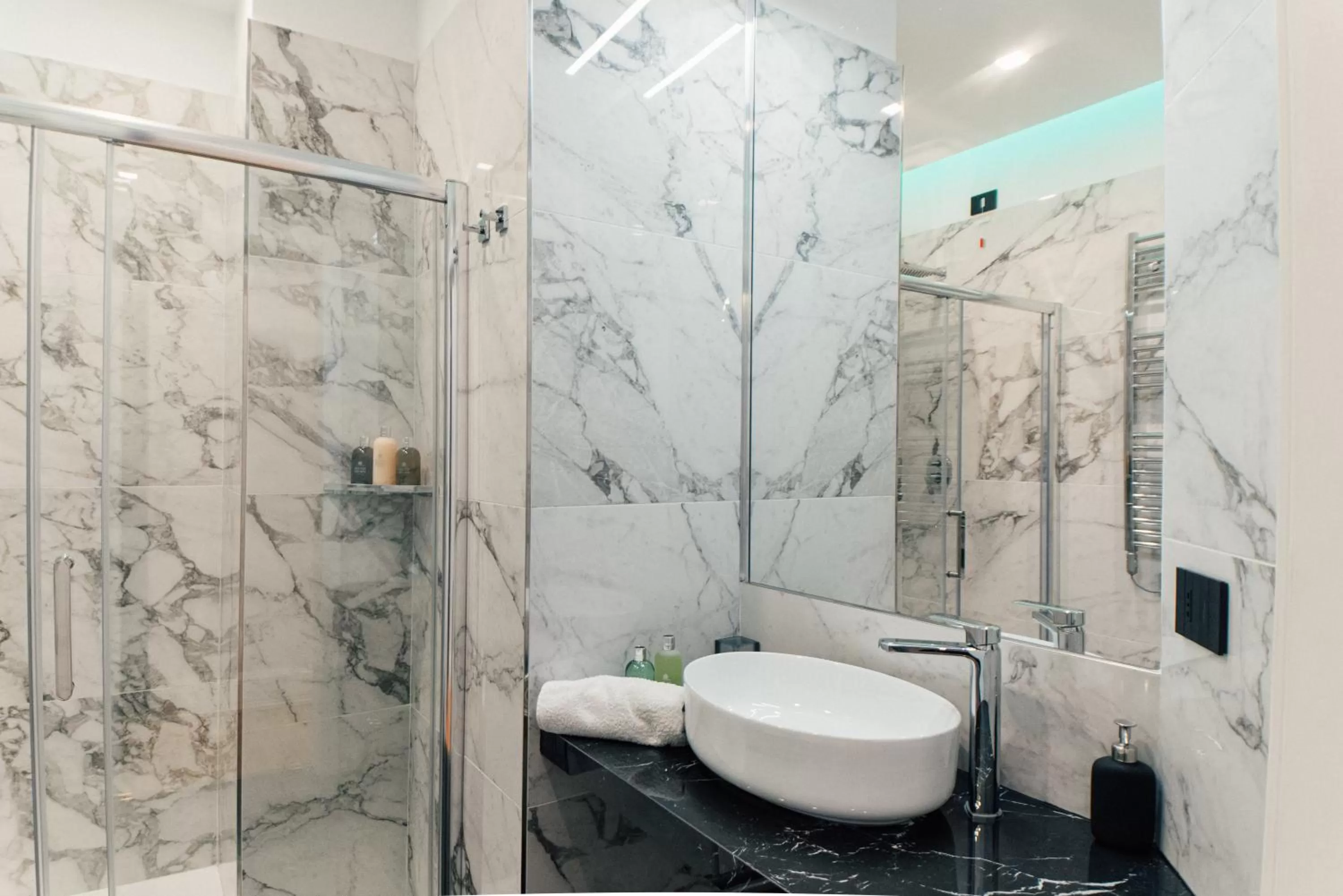 Bathroom in Aron Only Suites Bed and Breakfast