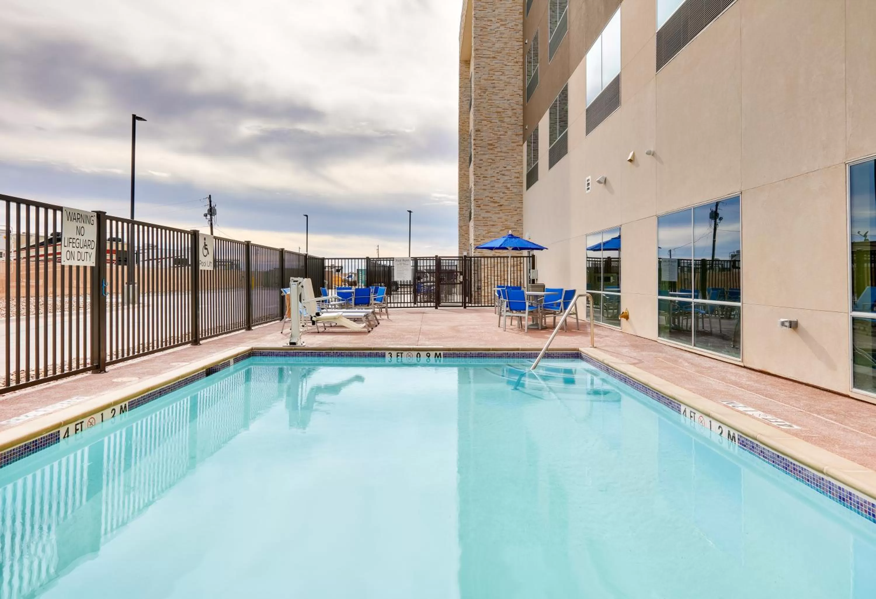 Swimming pool in Holiday Inn Express - Kermit by IHG