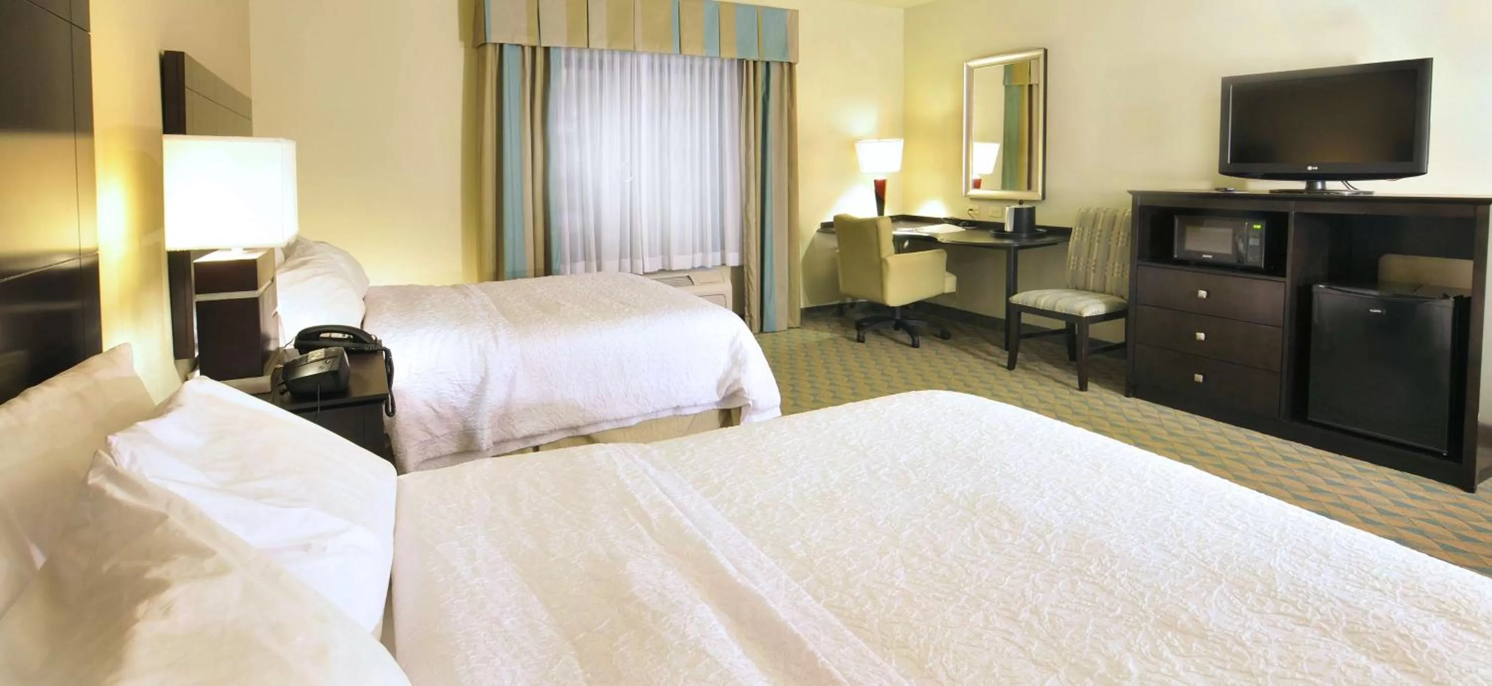 Bed in Hampton Inn Gadsden/Attalla Interstate 59